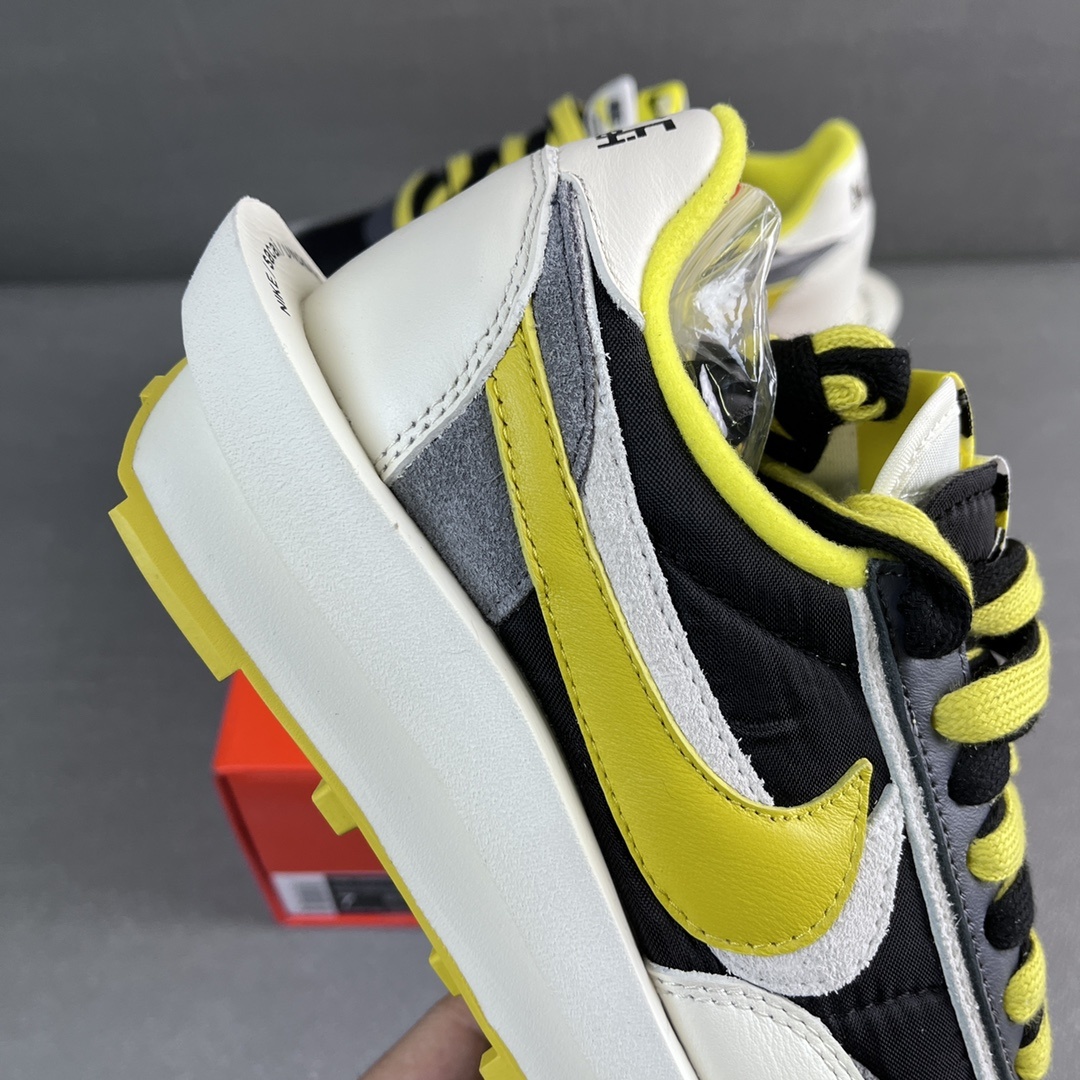 Nike SACAI x NK DH4877-001 4