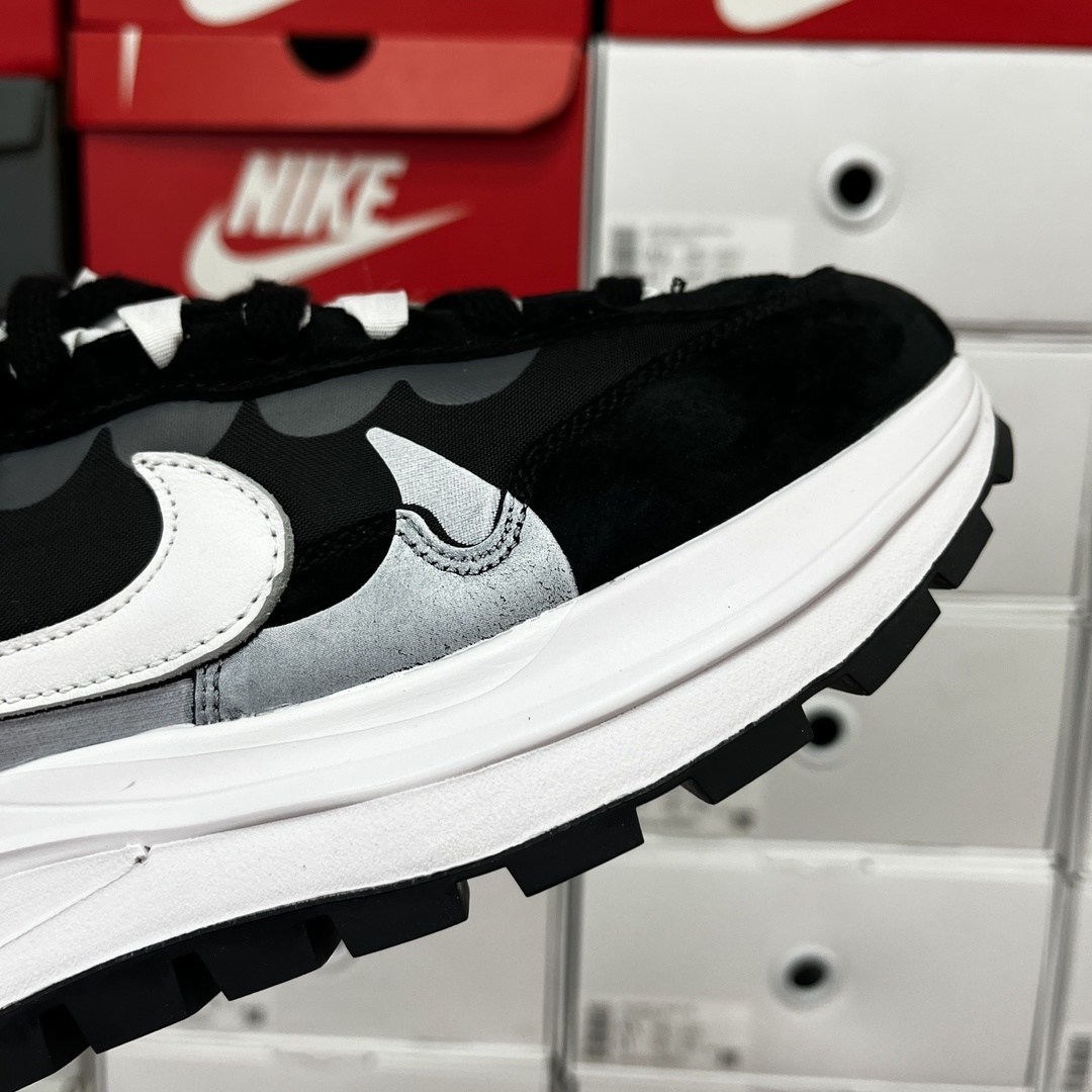Nike SACAI x NK DD1875-003 4