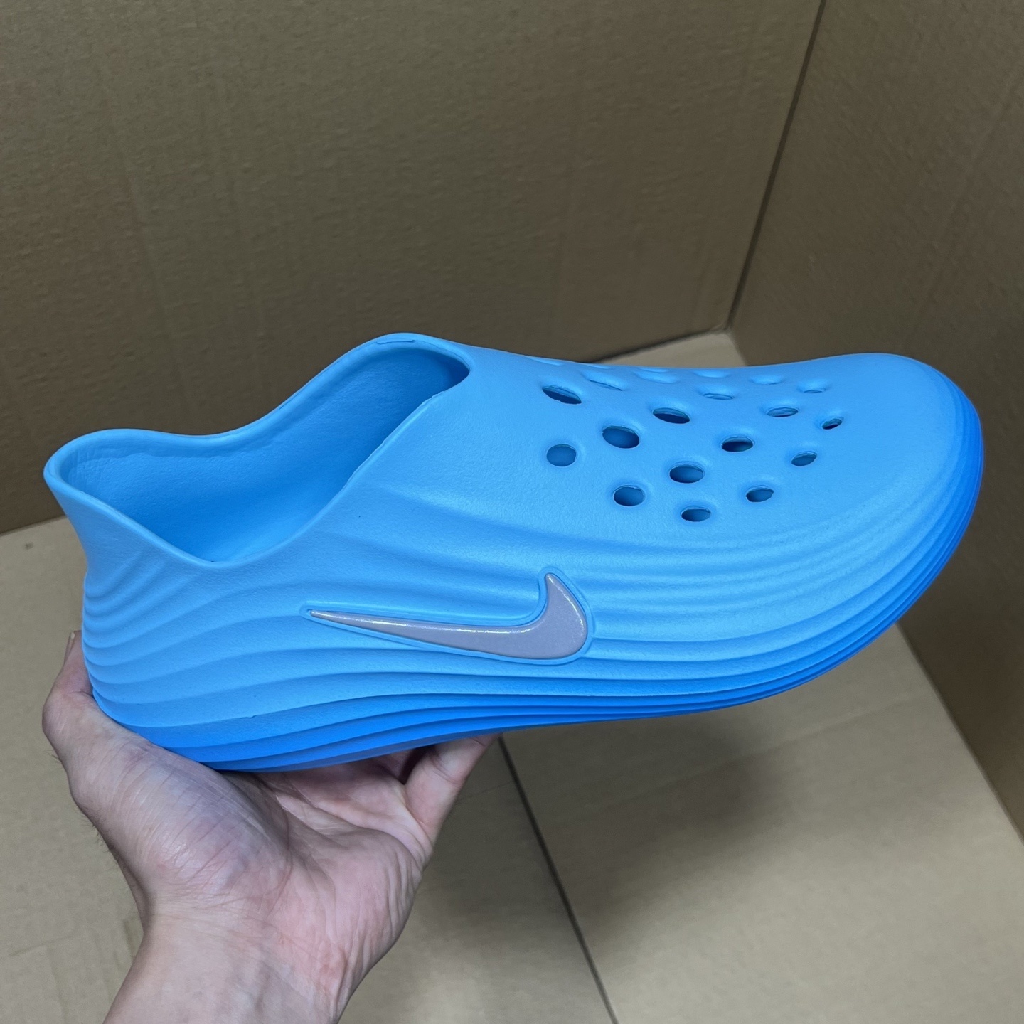 Nike ReactX Rejuven8 HV5062-400