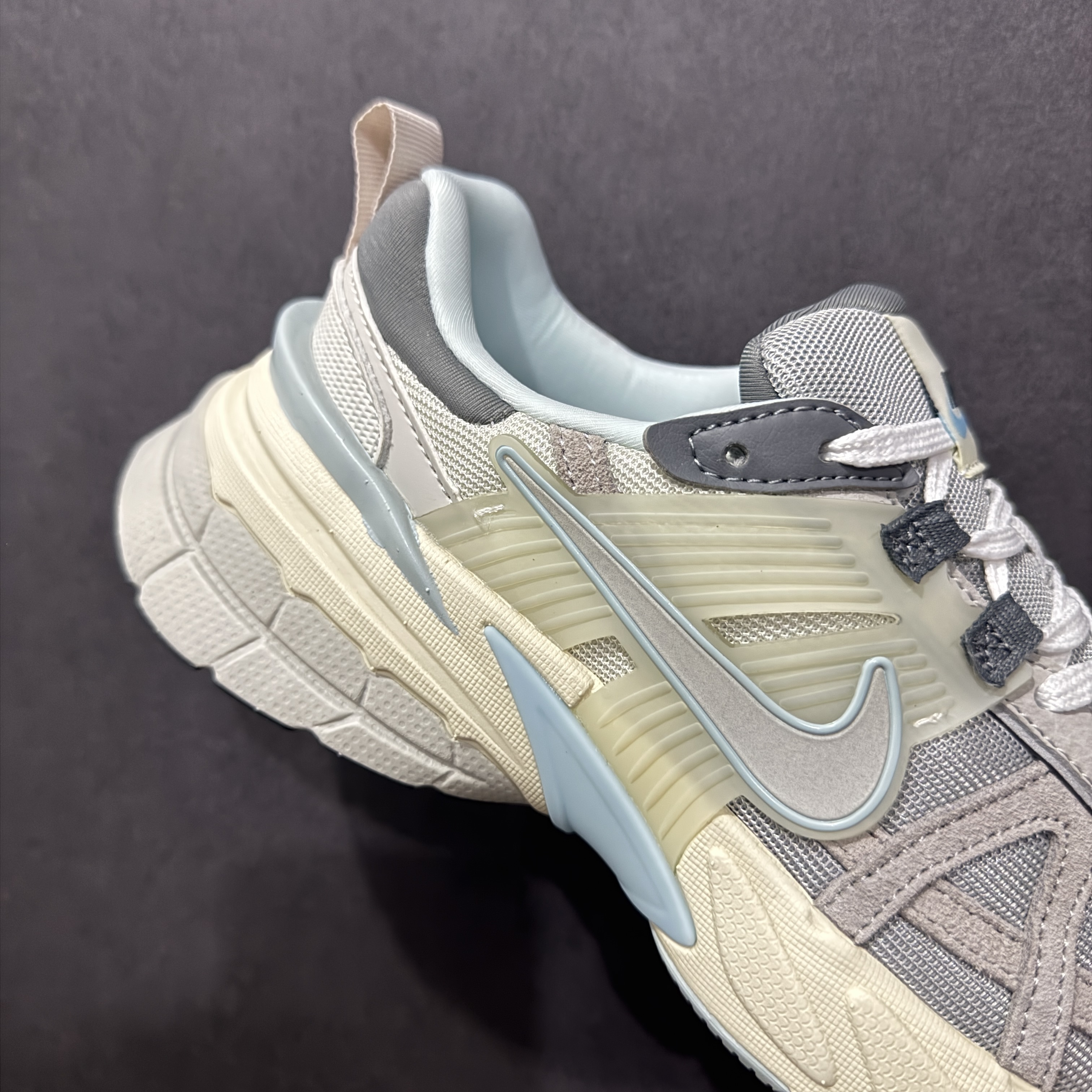 Nike V2K FZ3596-072 4