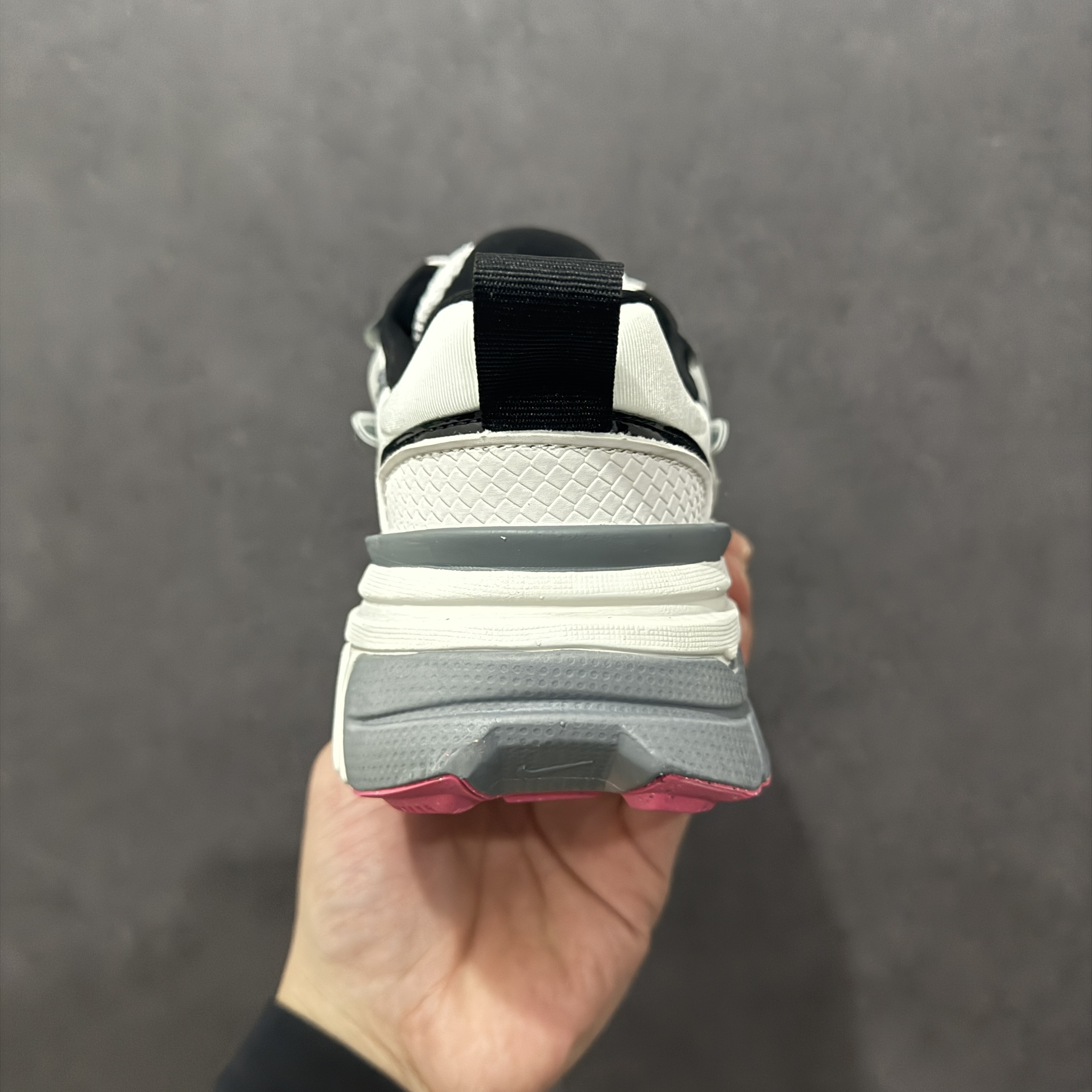 Nike V2K FZ5061-100 4
