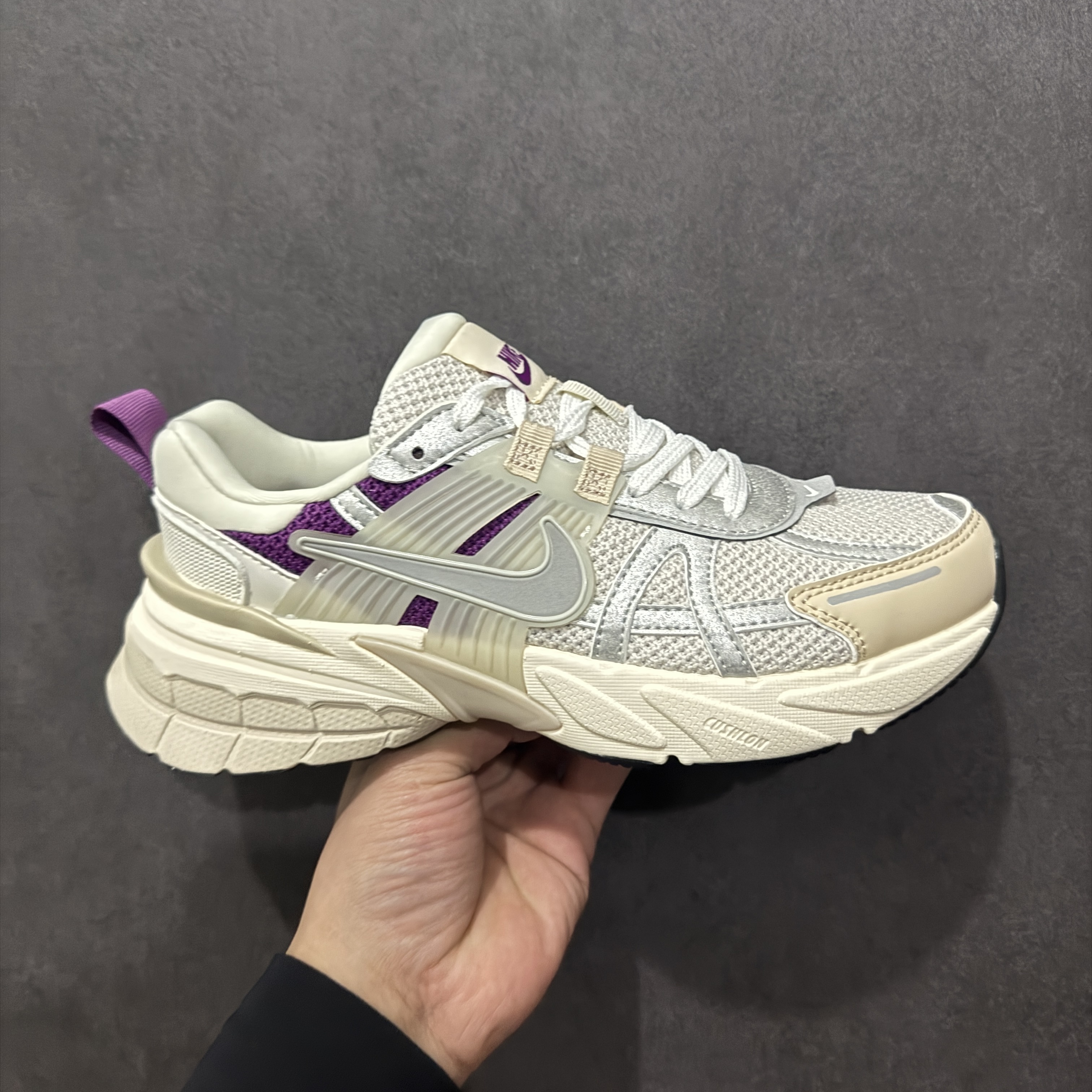 Nike V2K HF4305-072