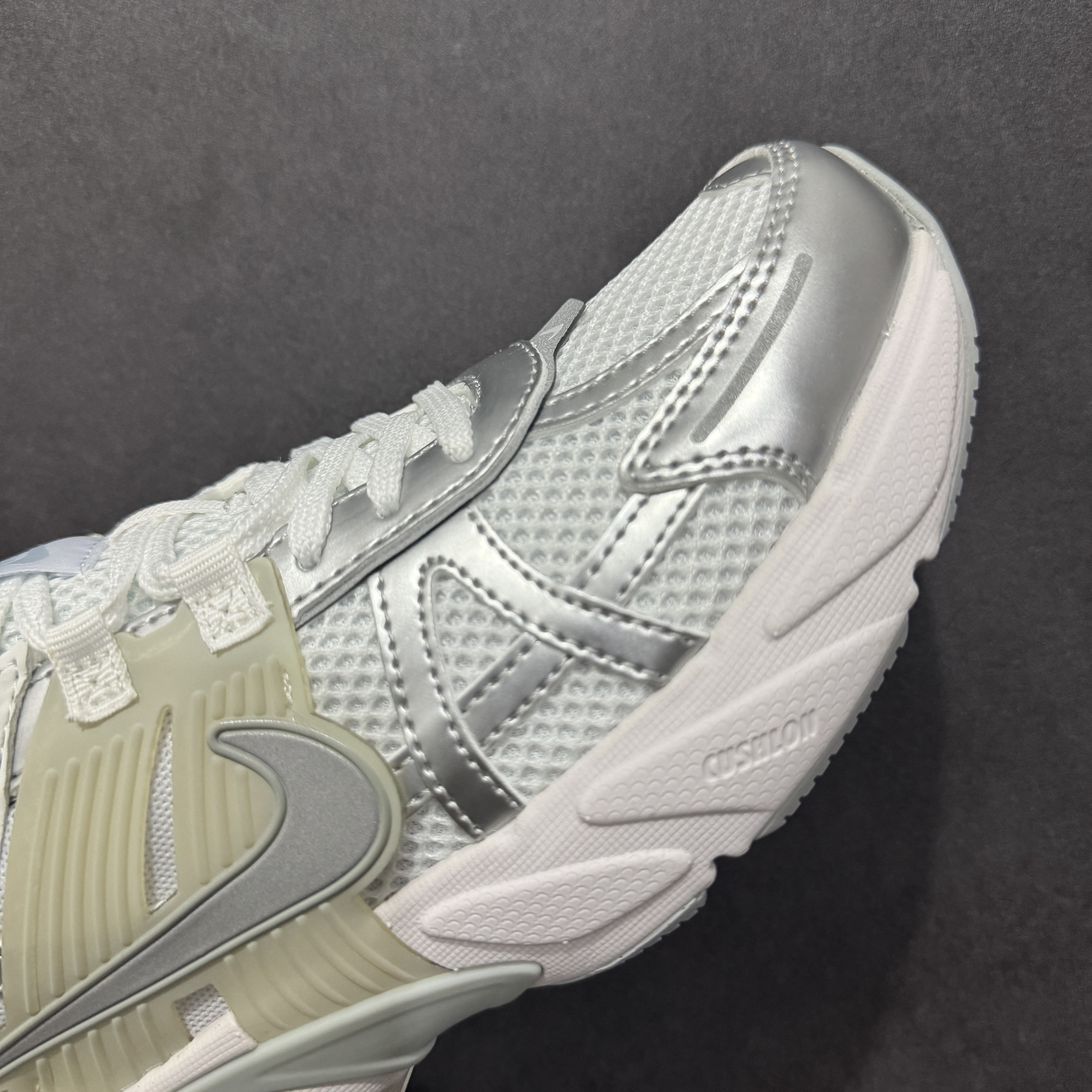 Nike V2K FD0736-104 3