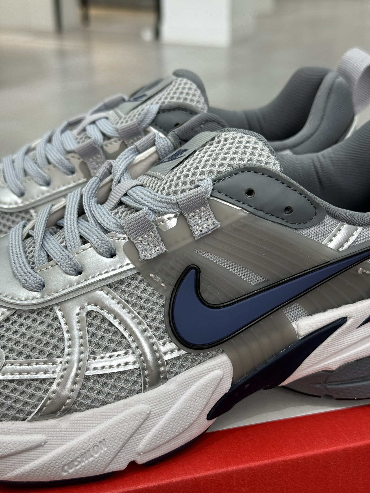 Nike V2K HJ4497-002 2