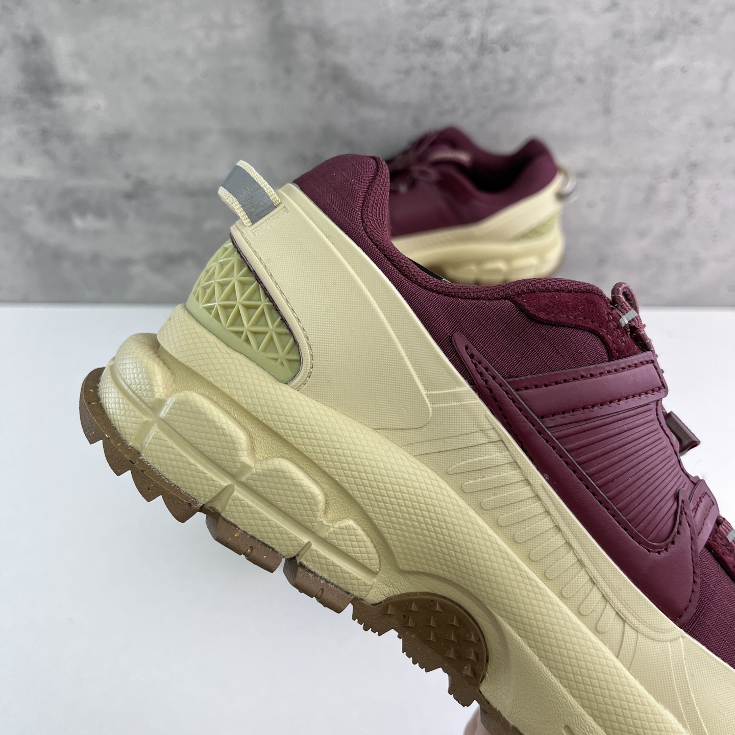 Nike Vomero Roam 5 Roam HQ2181-700 4