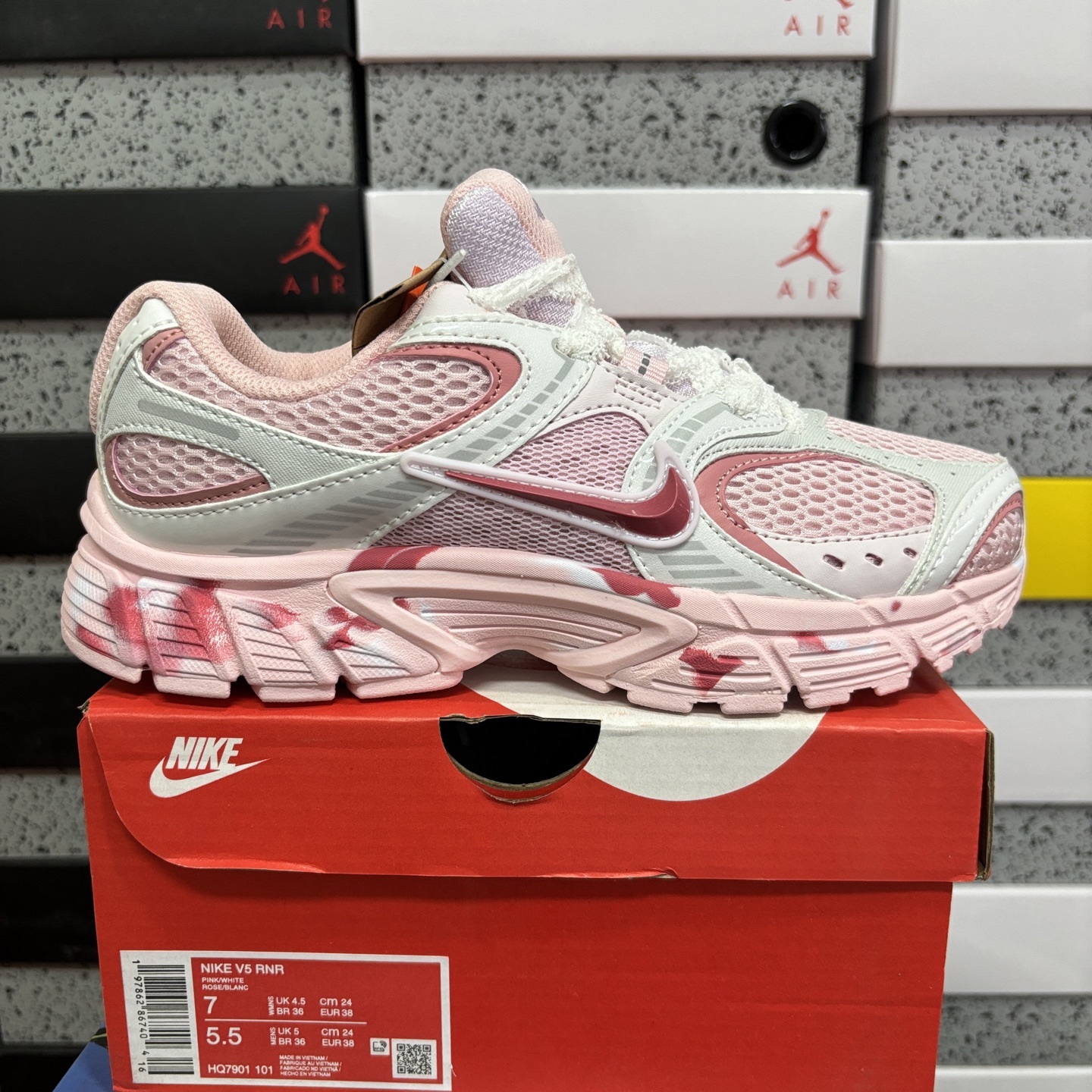 Nike V5 RNR HQ7901-101 manufacturer view 1