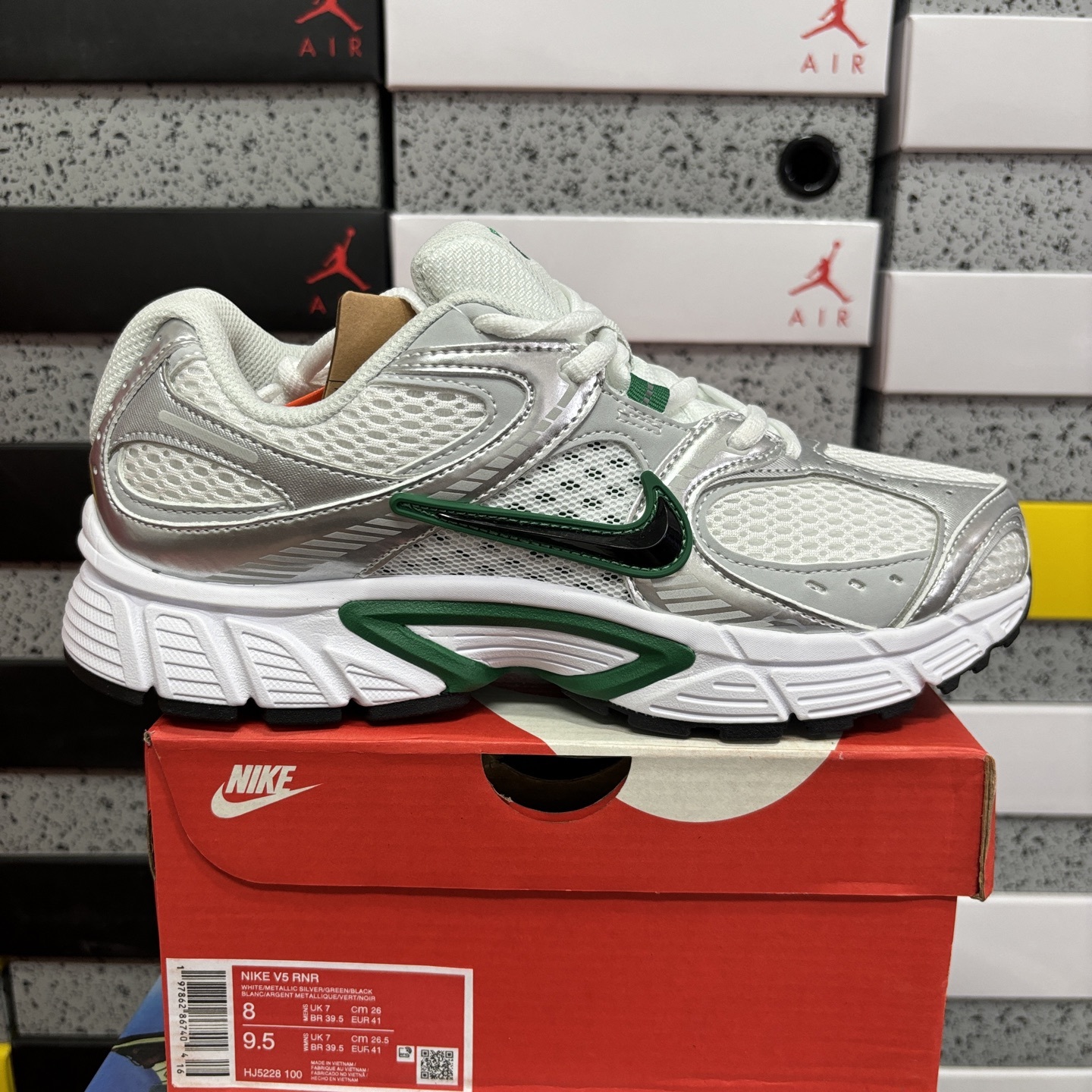 Nike V5 RNR HJ5228-100 manufacturer view 1
