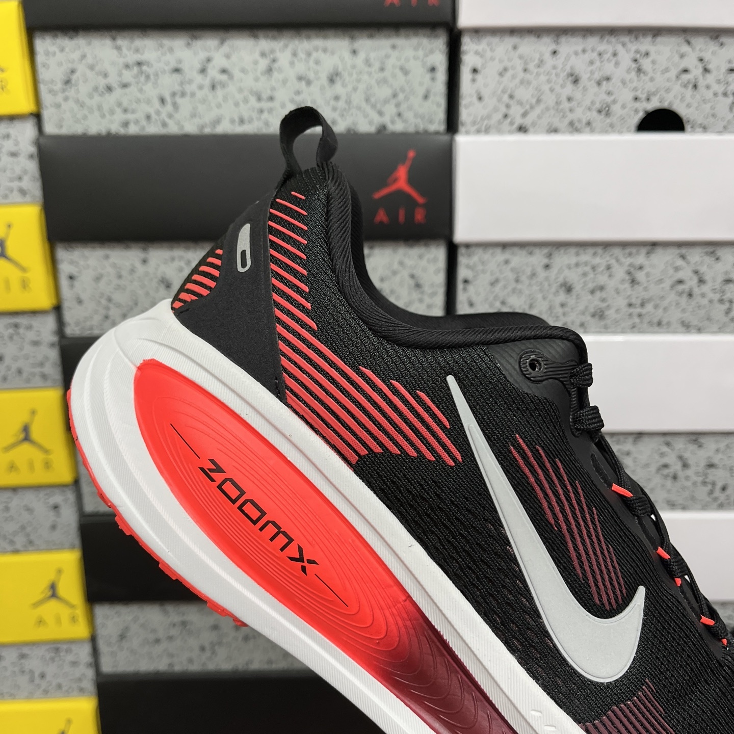 Nike Air Zoom Vomero 18 HM6803-008 4
