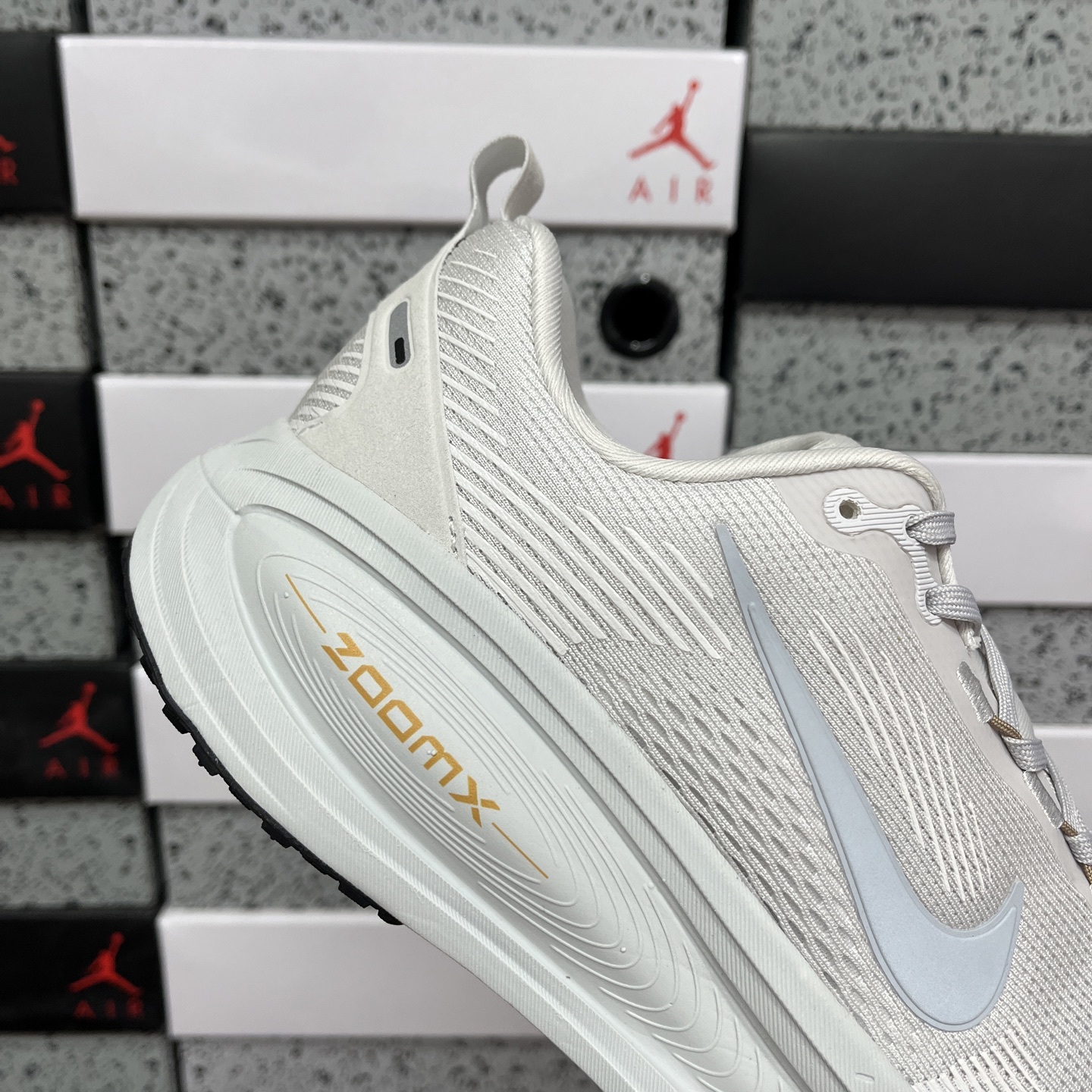 Nike Air Zoom Vomero 18 HM6803-009 4