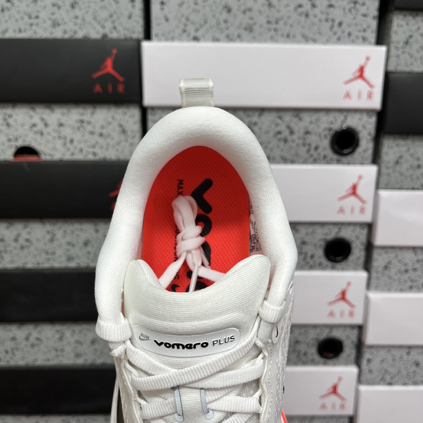 Nike Air Zoom Vomero 18 IH3251-100 3