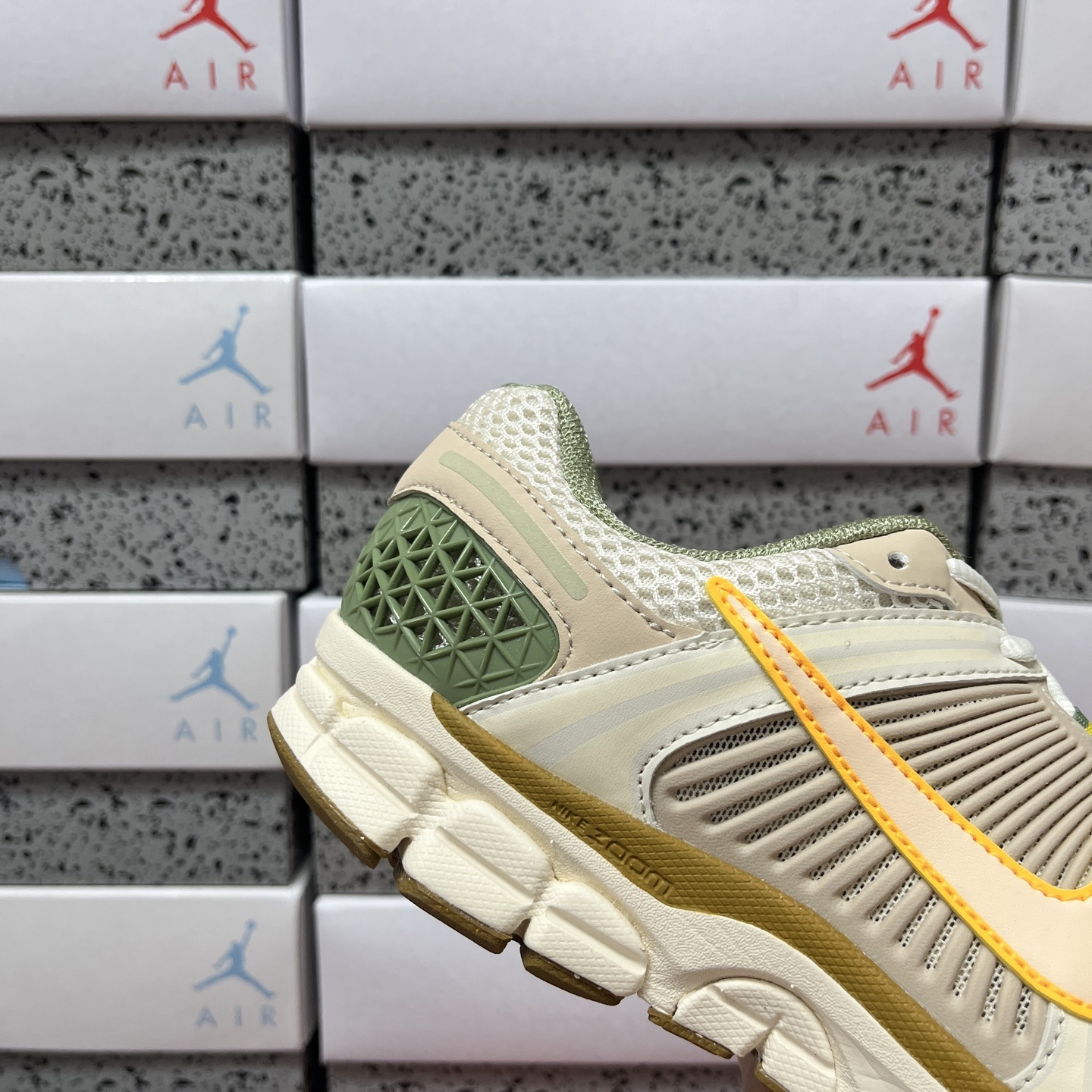 Nike Vomero5 FQ6868-181 4