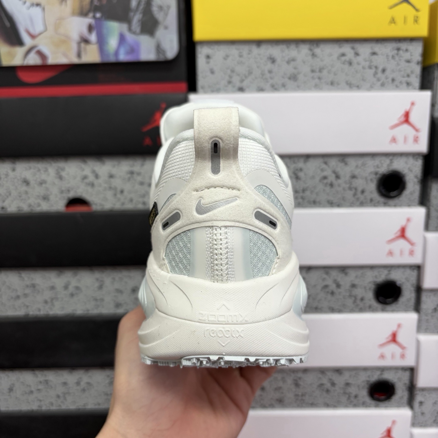 Nike Air Zoom Vomero Plus HQ7001-100 2