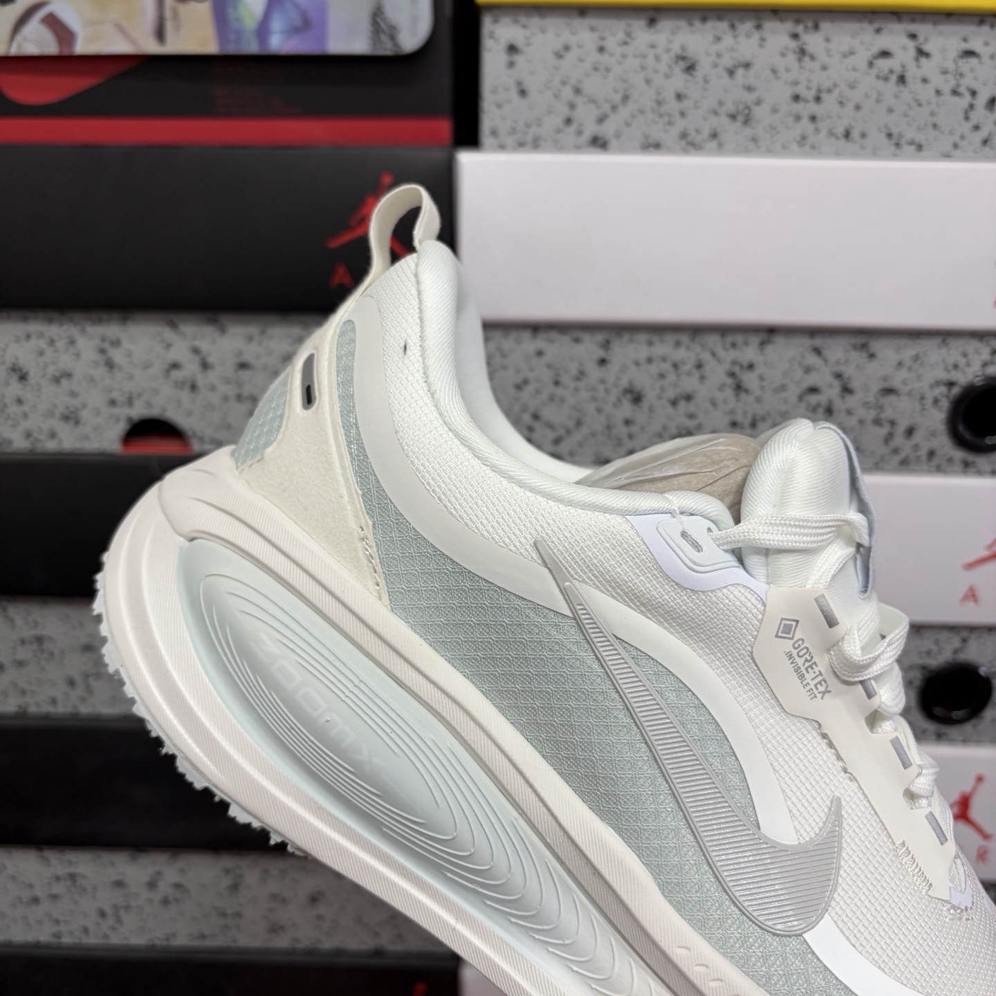 Nike Air Zoom Vomero Plus HQ7001-100 3