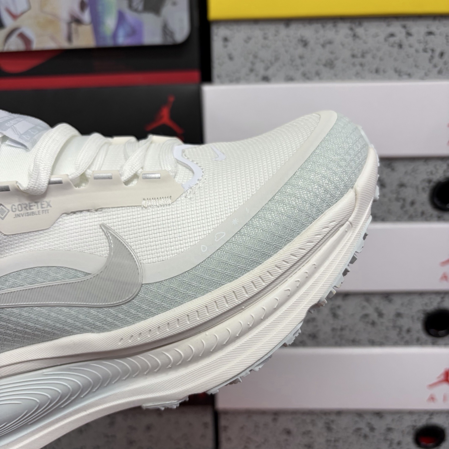 Nike Air Zoom Vomero Plus HQ7001-100 4
