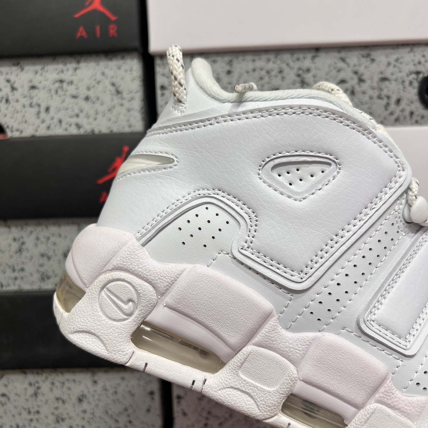 Nike AIR MORE UPTEMPO '96 921948-100 4