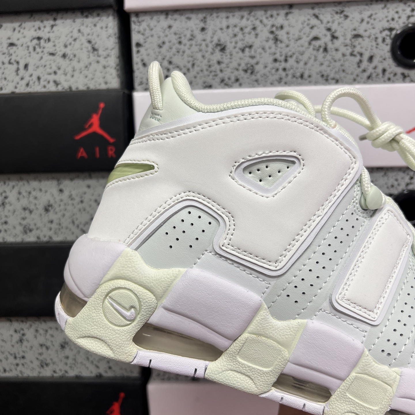 Nike AIR MORE UPTEMPO '96 917593-300 4
