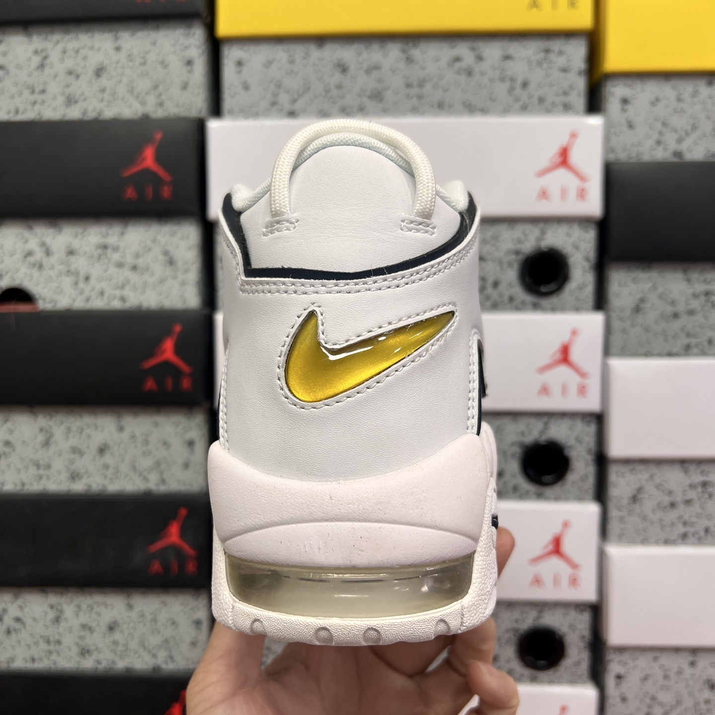 Nike AIR MORE UPTEMPO '96 921948-109 2