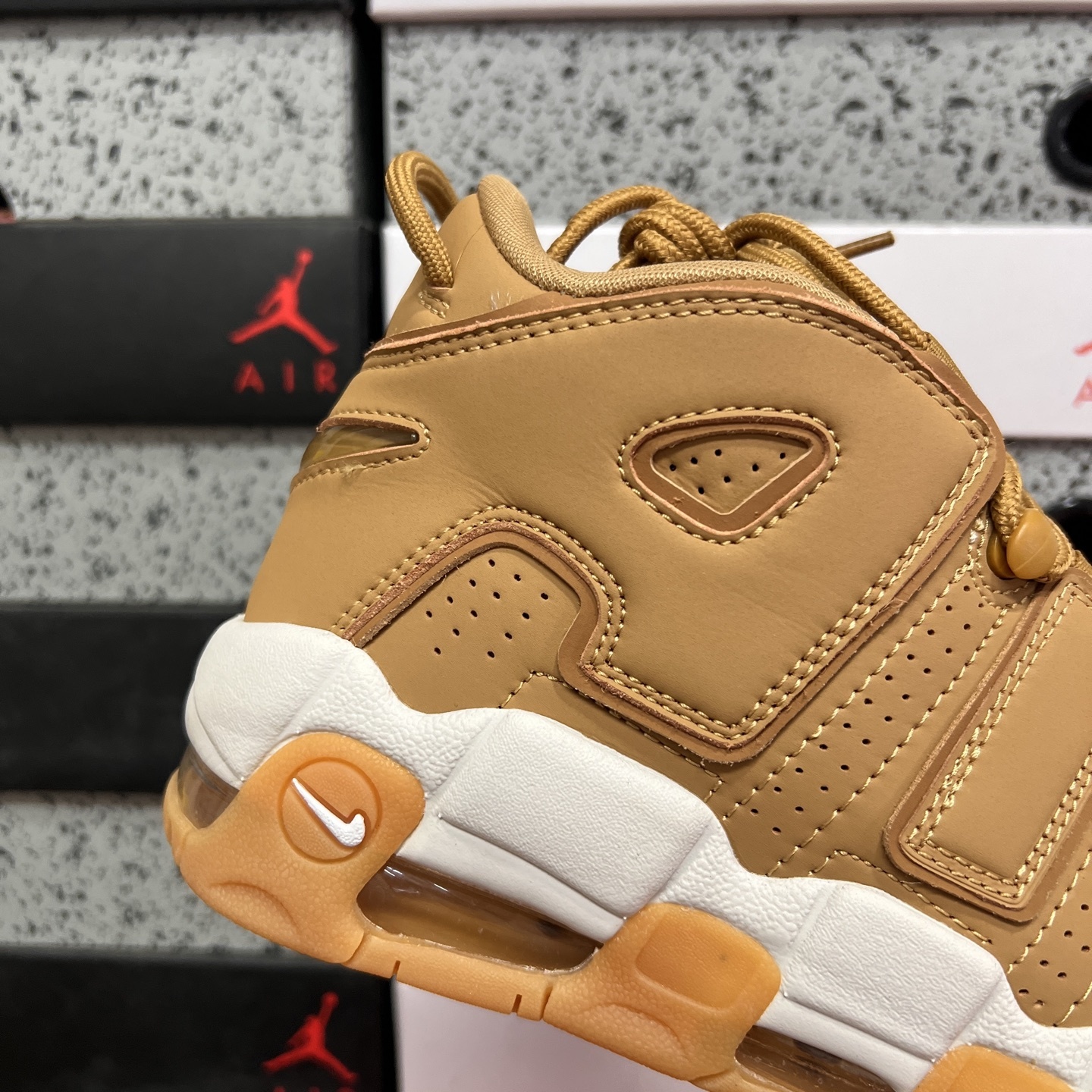 Nike AIR MORE UPTEMPO '96 AA4060-200 4
