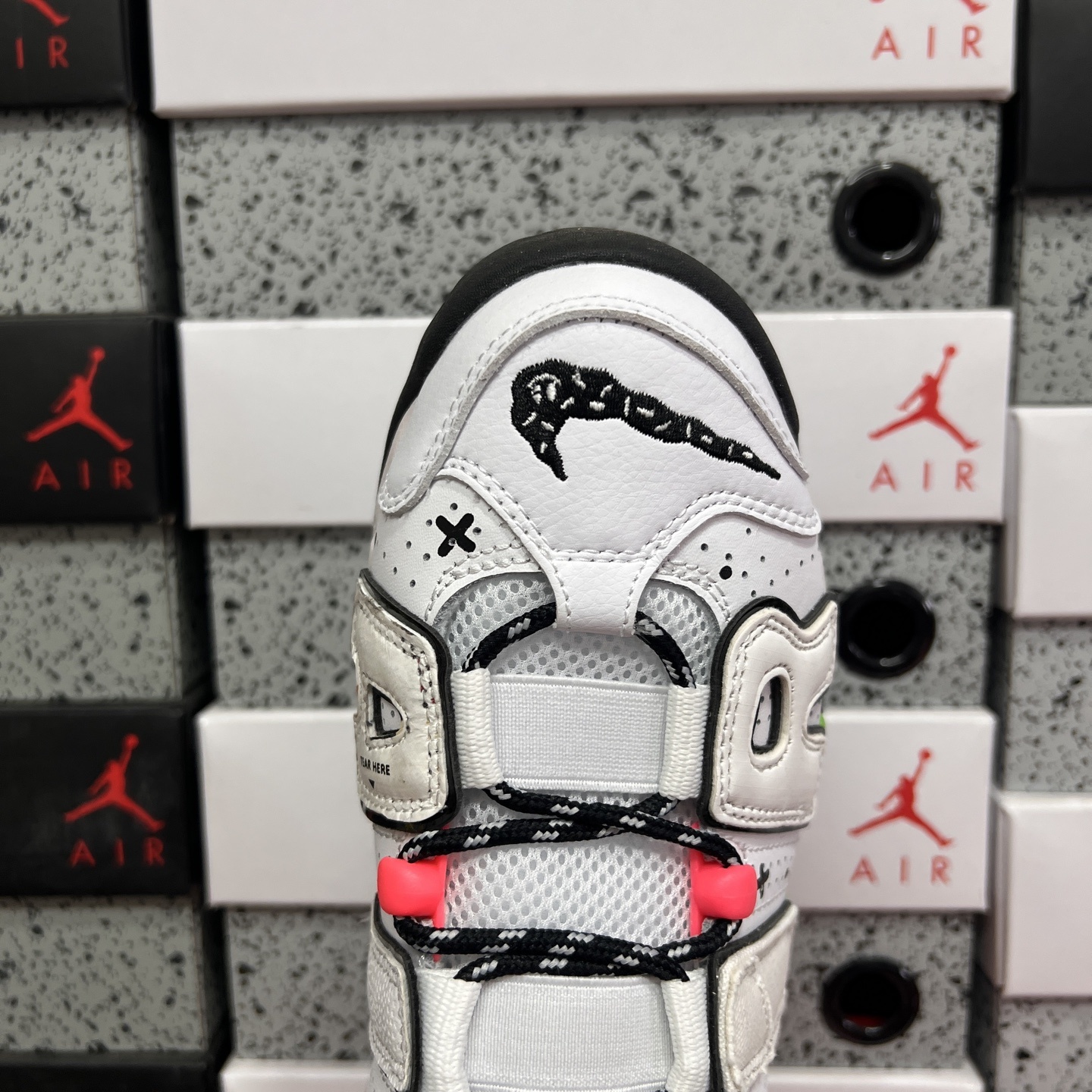 Nike AIR MORE UPTEMPO '96 DV1233-111 3