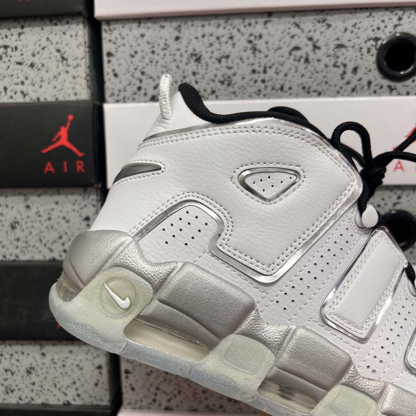 Nike AIR MORE UPTEMPO '96 DV7408-100 4