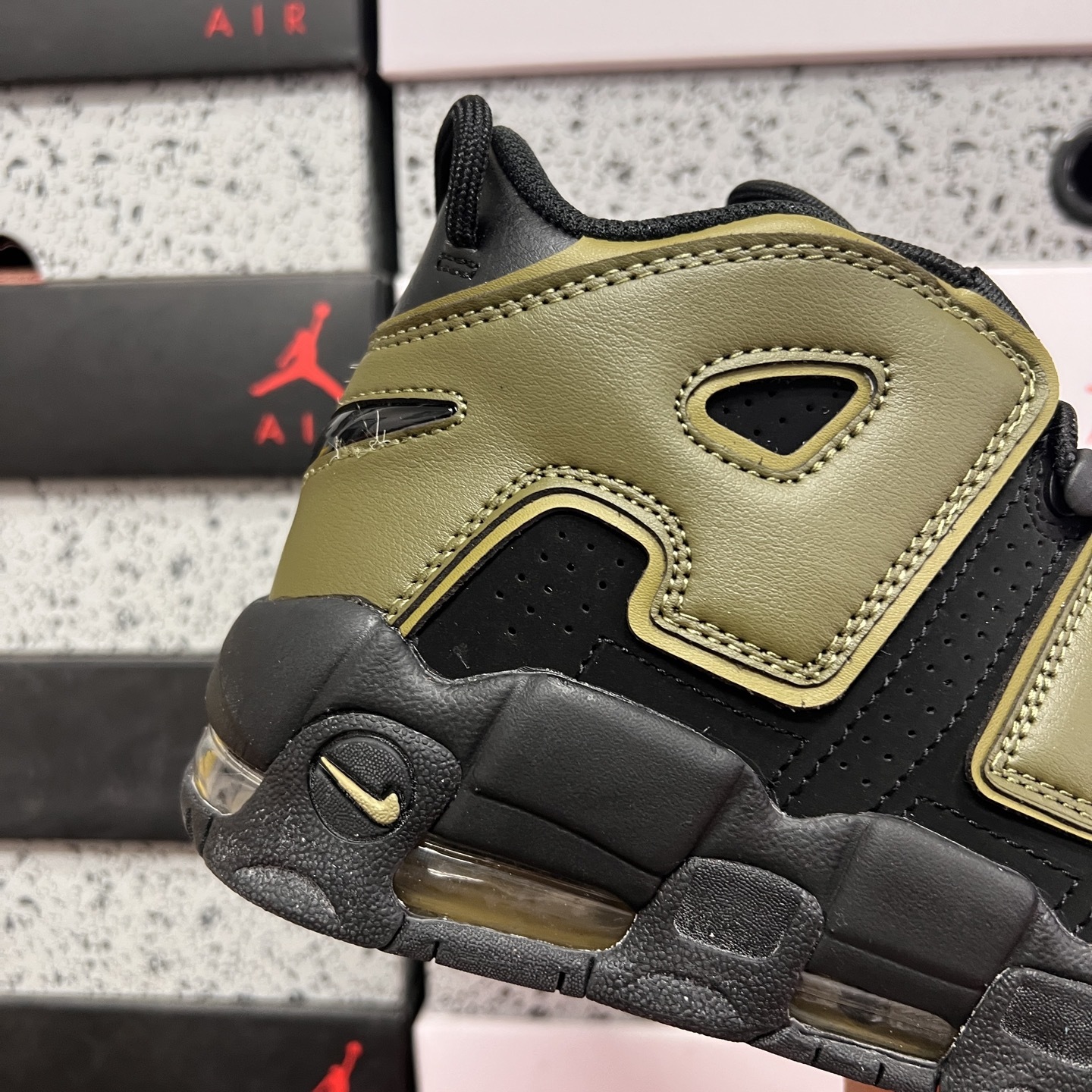 Nike AIR MORE UPTEMPO '96 DH8011-001 4