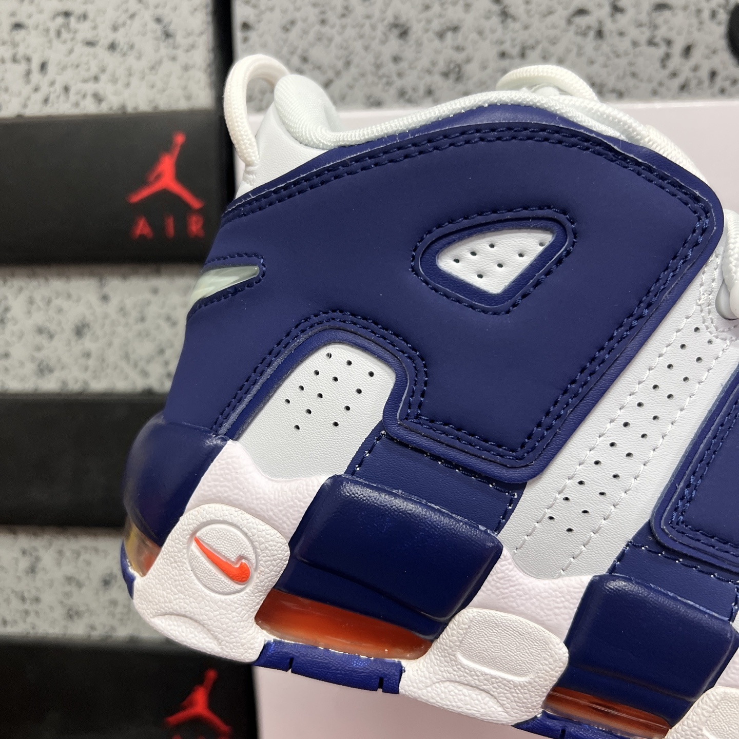 Nike AIR MORE UPTEMPO '96 921948-101 4