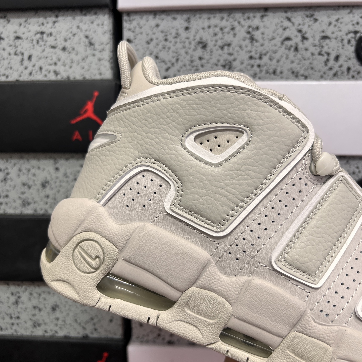 Nike AIR MORE UPTEMPO '96 921948-001 4