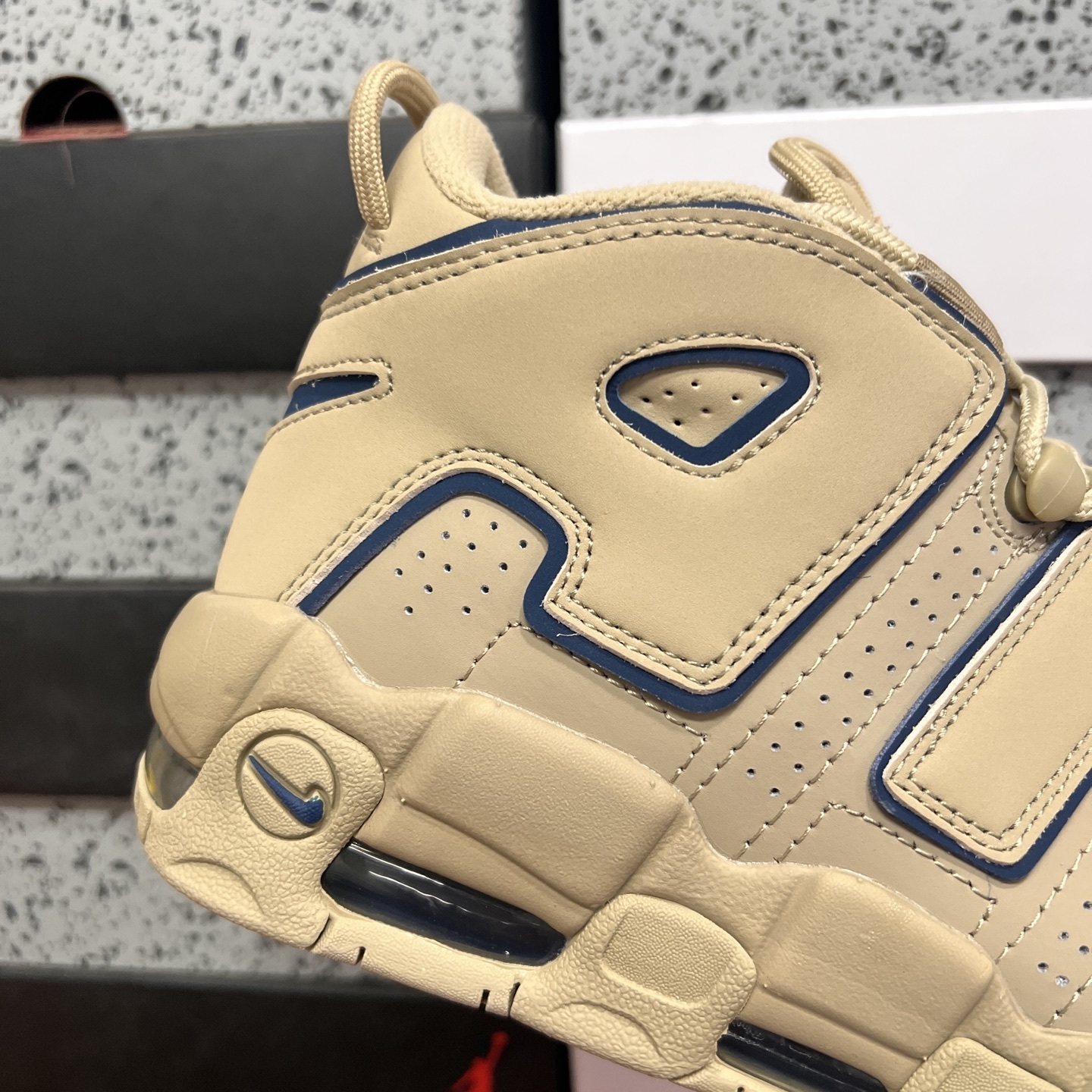 Nike AIR MORE UPTEMPO '96 DV6993-200 4