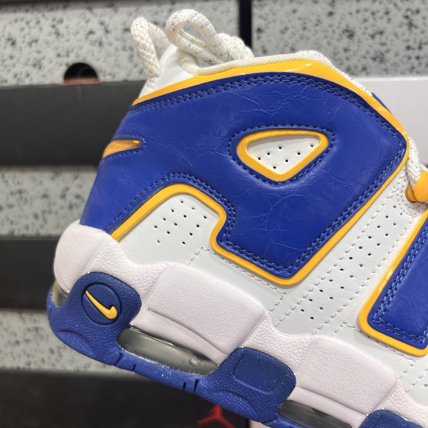Nike AIR MORE UPTEMPO '96 DZ2759-141 4