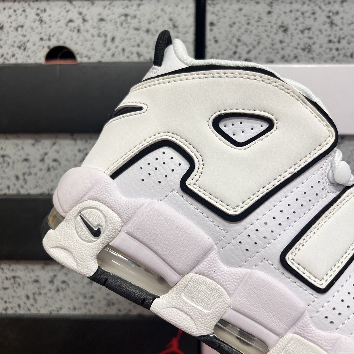 Nike AIR MORE UPTEMPO '96 DO6718-100 4