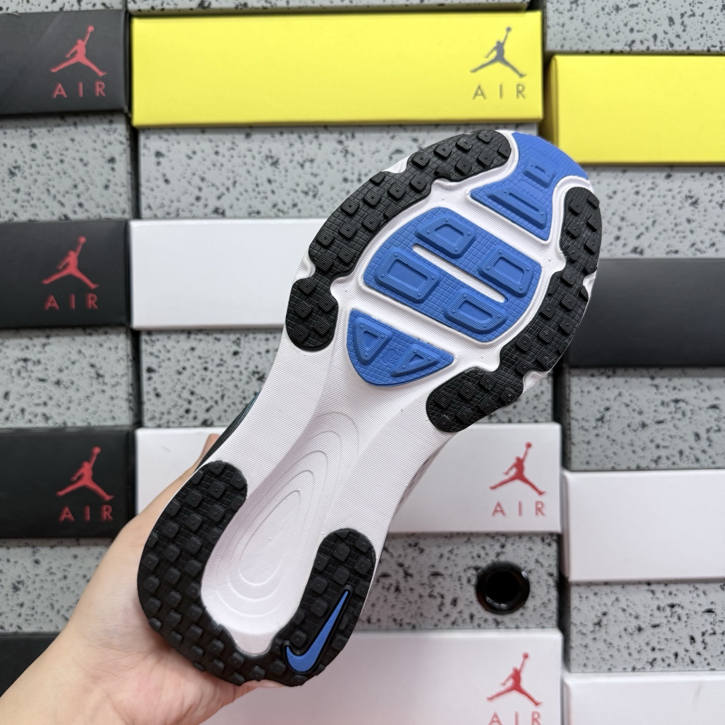 Nike VOMERO 18 HM680-408 2