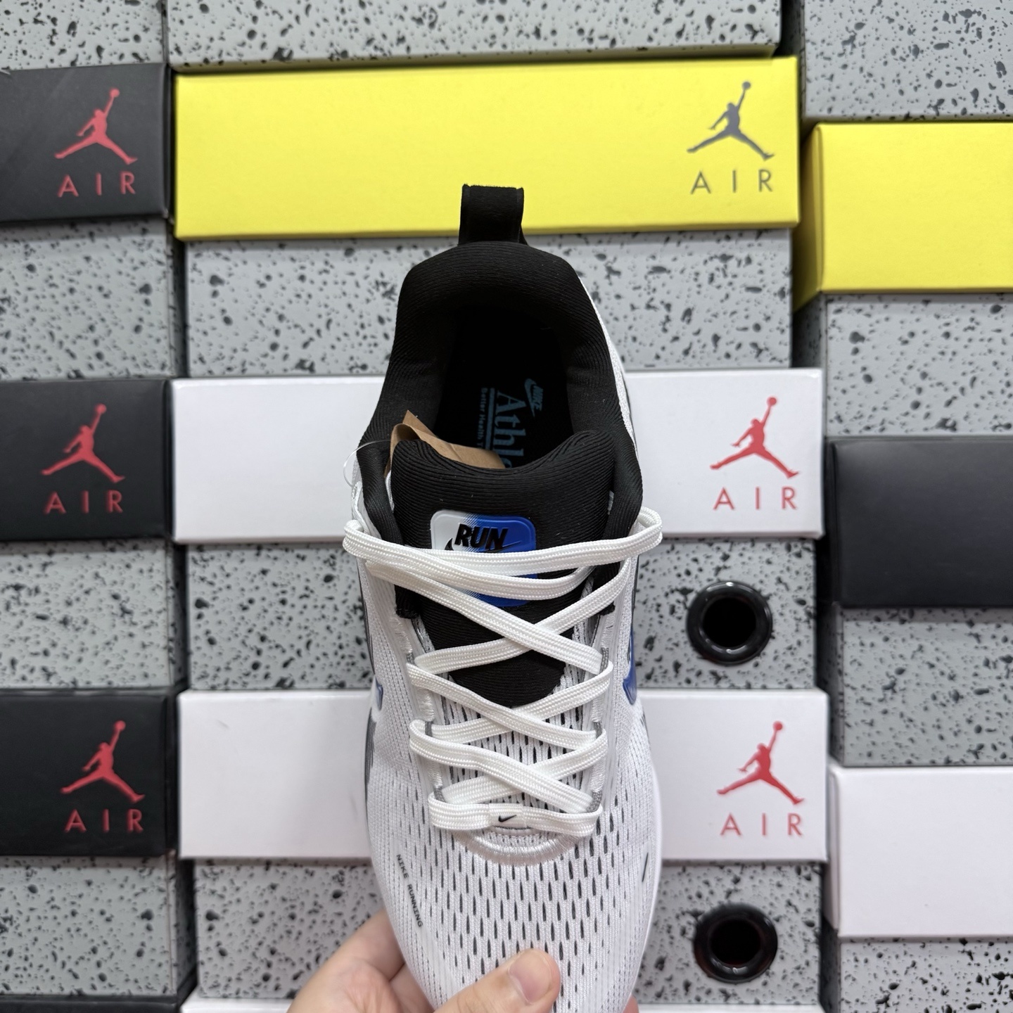 Nike VOMERO 18 HM680-408 3