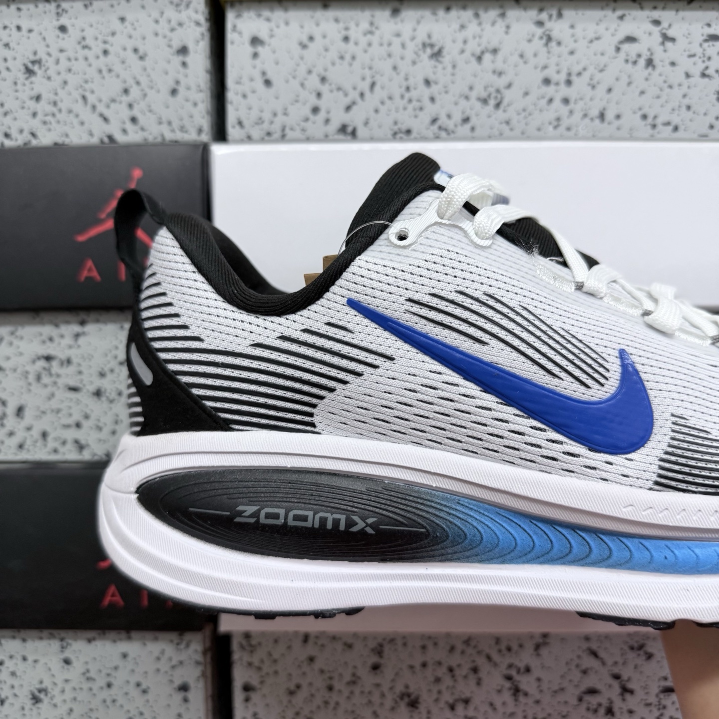 Nike VOMERO 18 HM680-408 4