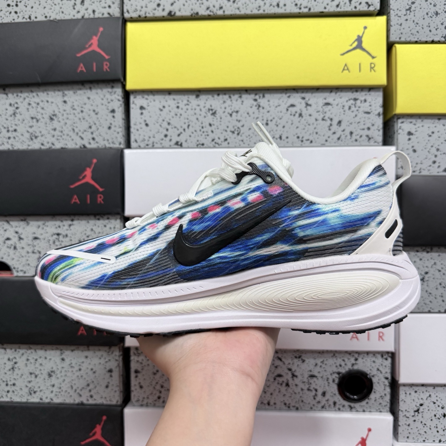 Nike VOMERO 18 IB8184-999 2