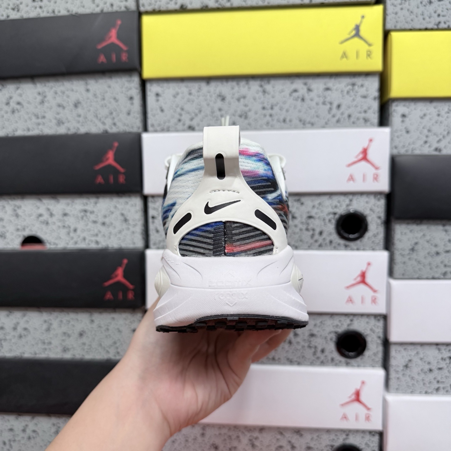 Nike VOMERO 18 IB8184-999 3