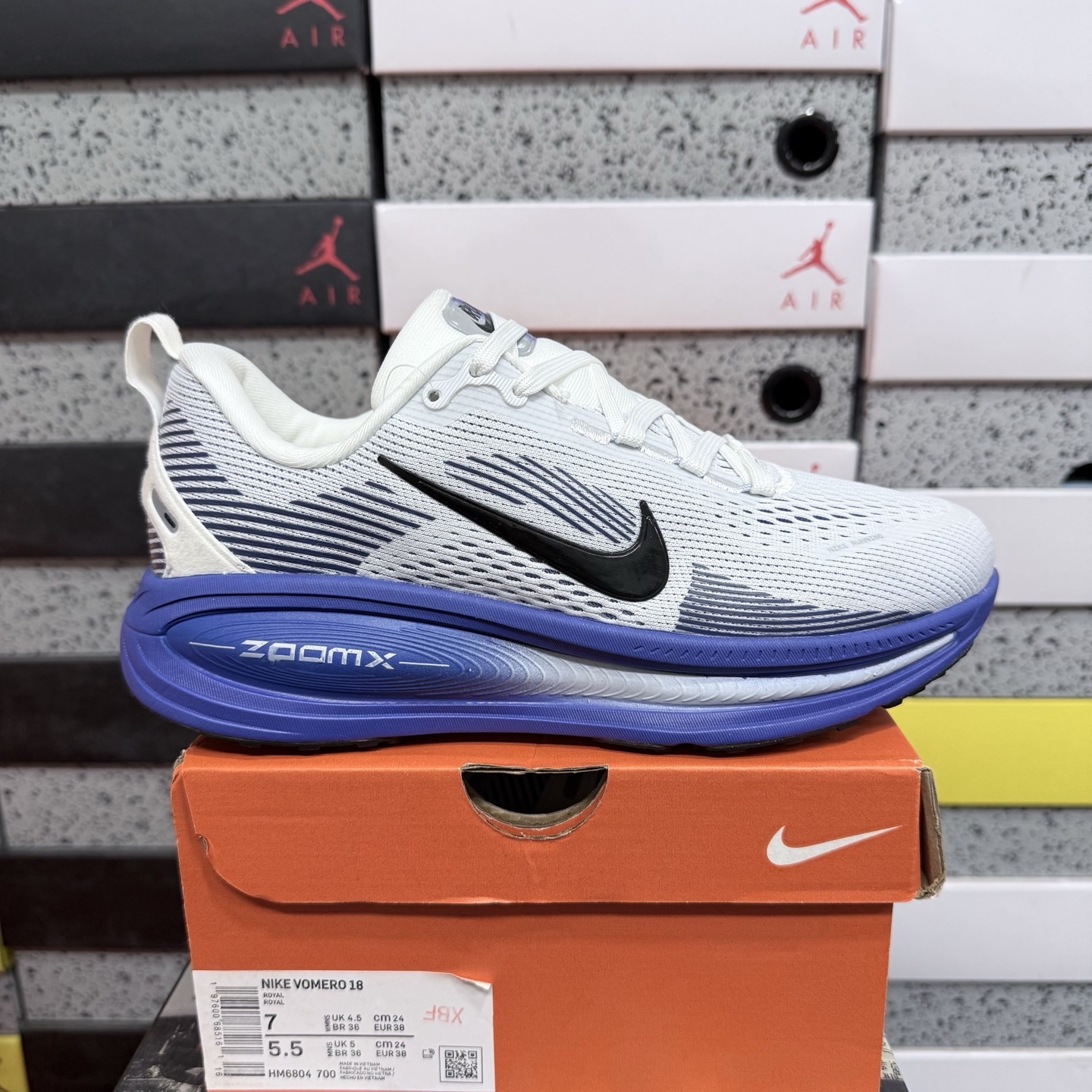 Nike VOMERO 18 HM6804-700