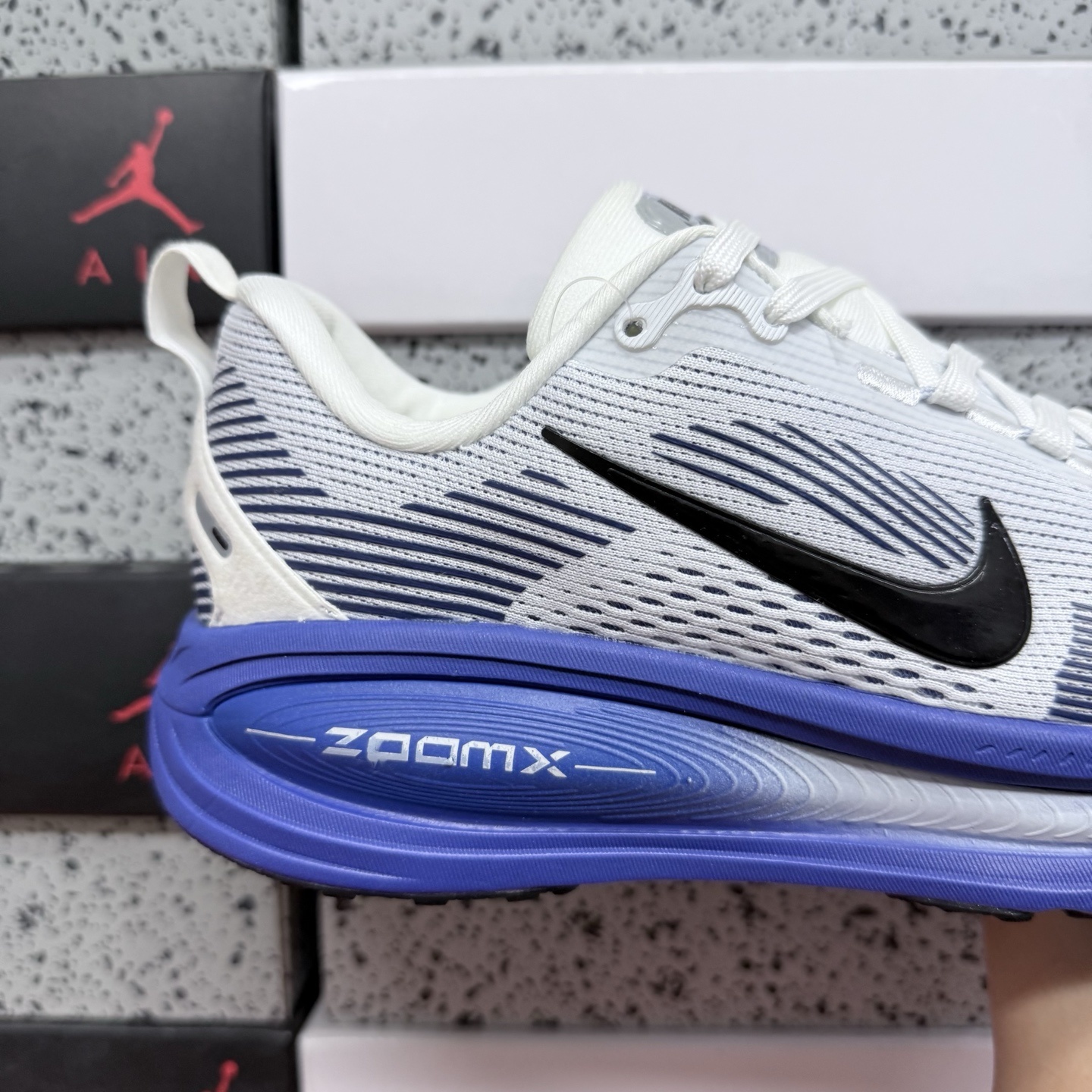 Nike VOMERO 18 HM6804-700 4