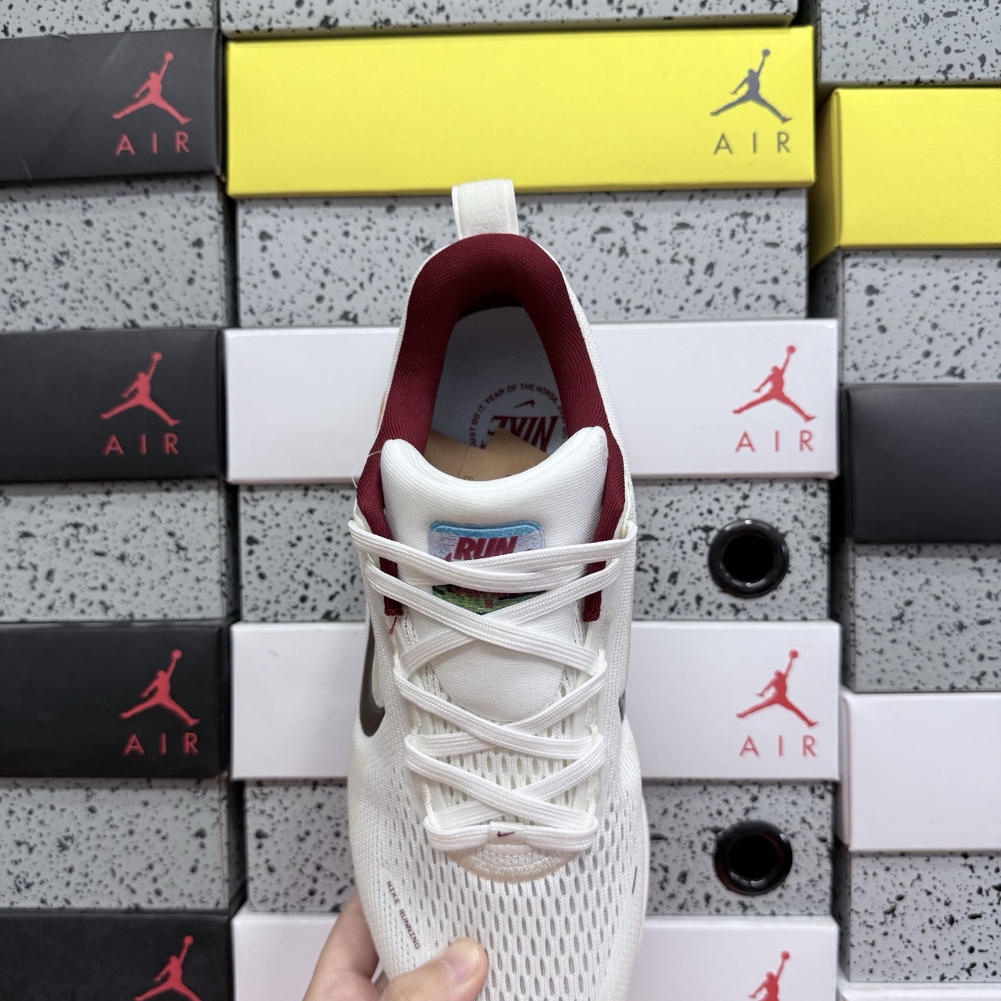 Nike VOMERO 18 IQ1131-120 3