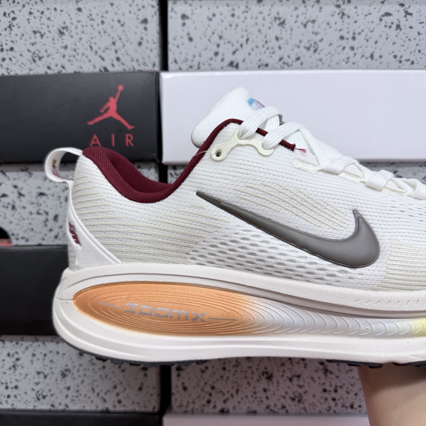 Nike VOMERO 18 IQ1131-120 4
