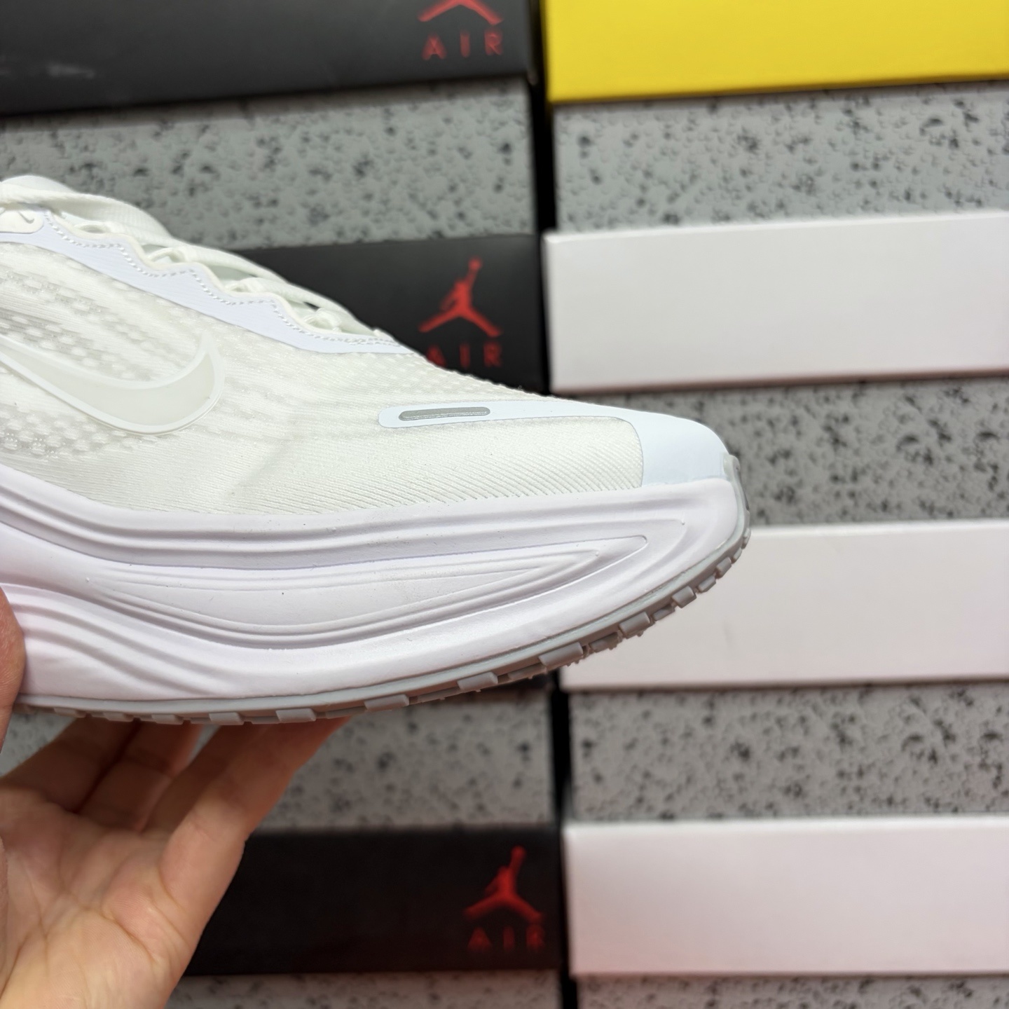 Nike VOMERO 18 HV8510-102 3