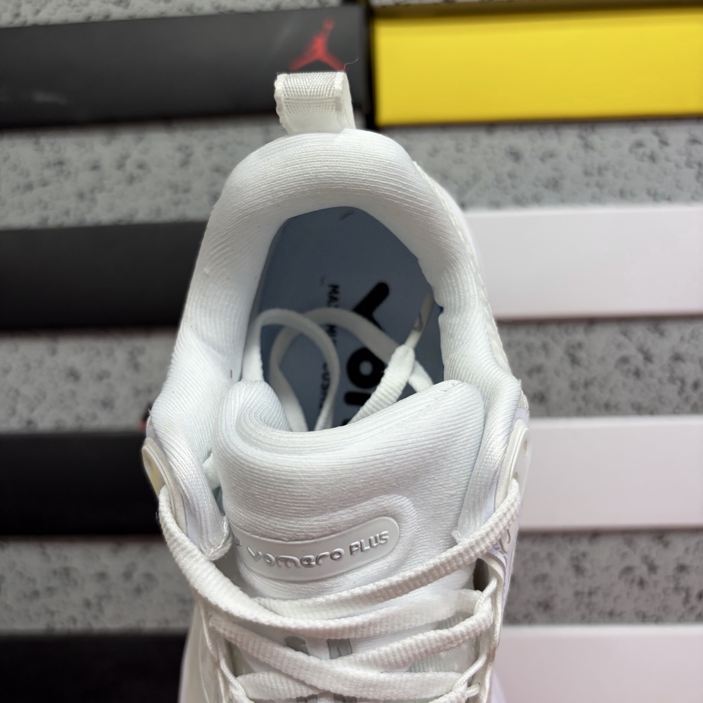 Nike VOMERO 18 HV8510-102 4