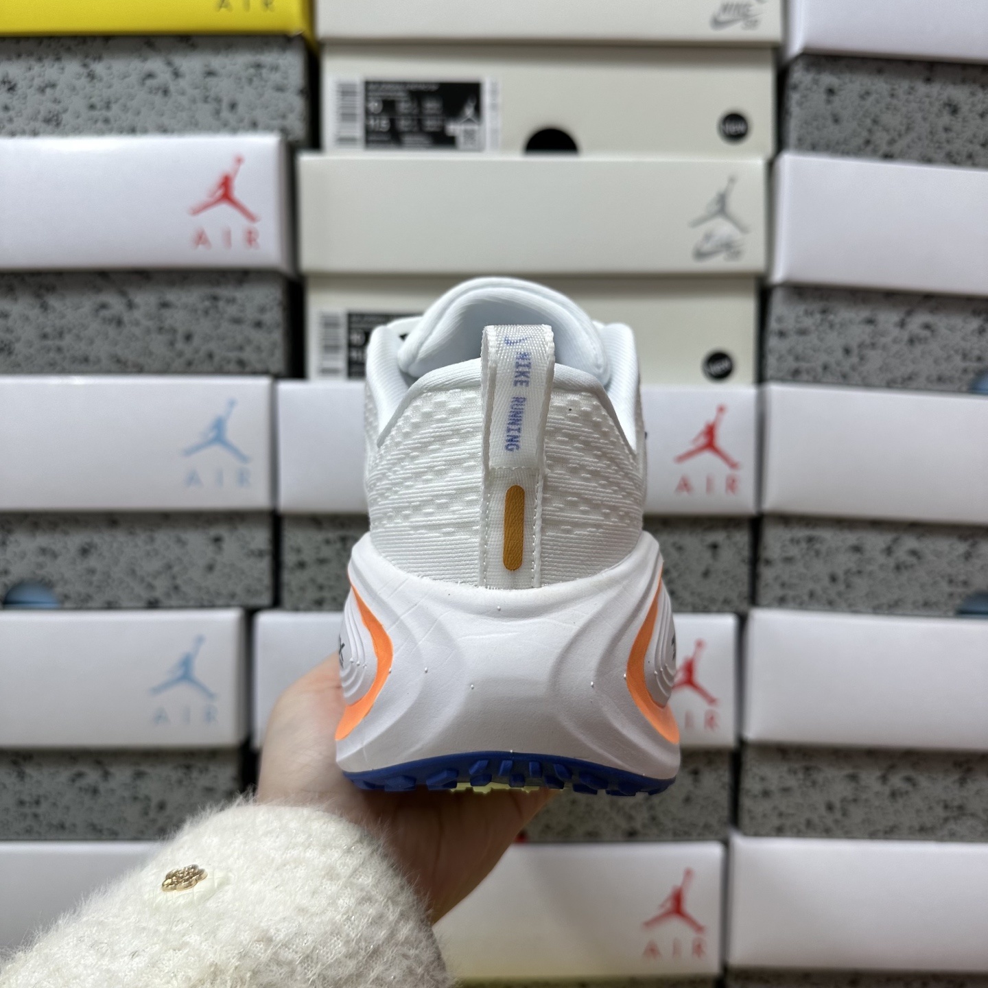 Nike VOMERO 18 HV8154-119 3