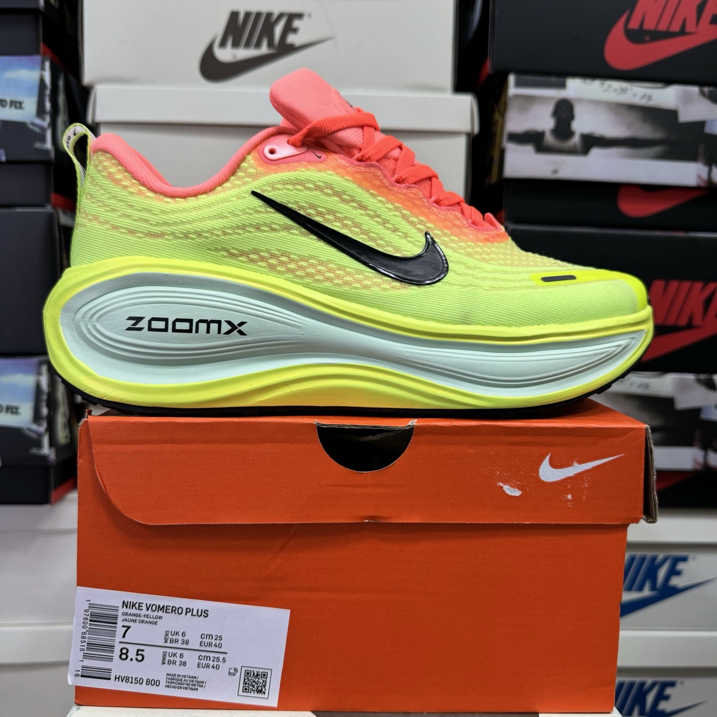 Nike VOMERO 18 HV8150-800