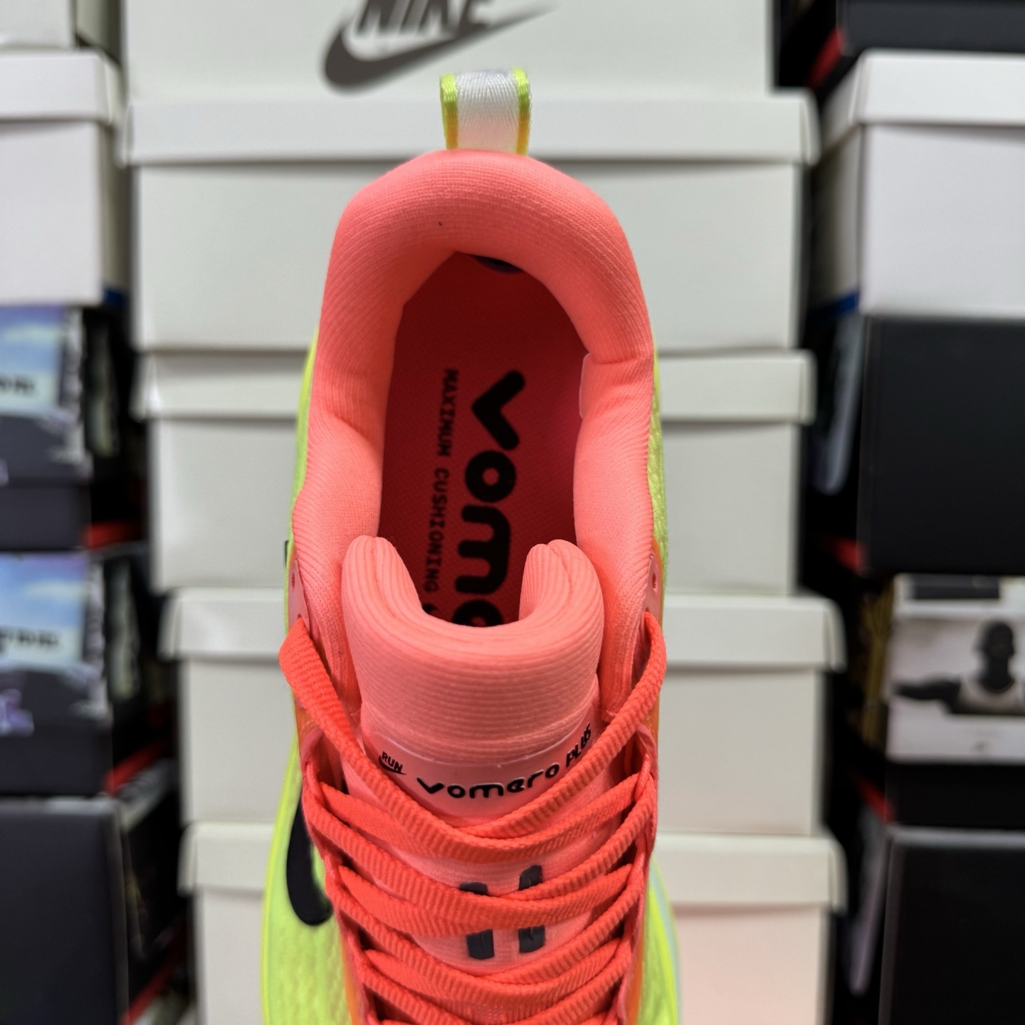 Nike VOMERO 18 HV8150-800 3