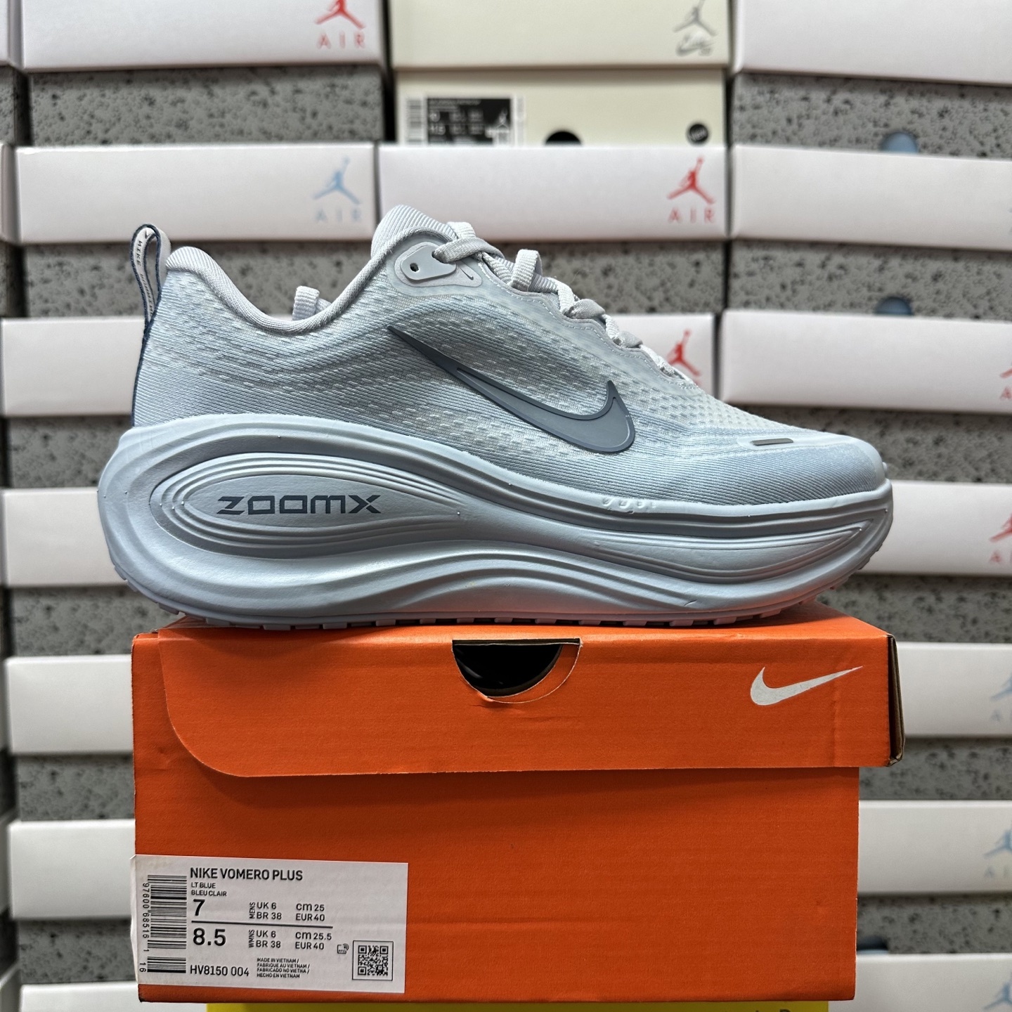 Nike VOMERO 18 HV8150-004