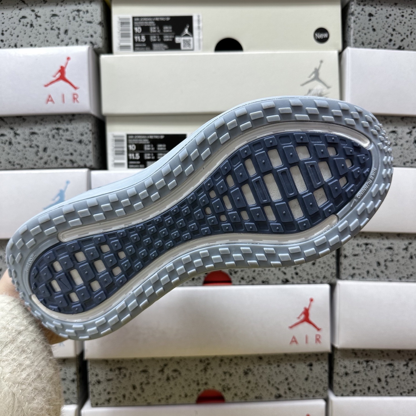 Nike VOMERO 18 HV8150-004 2