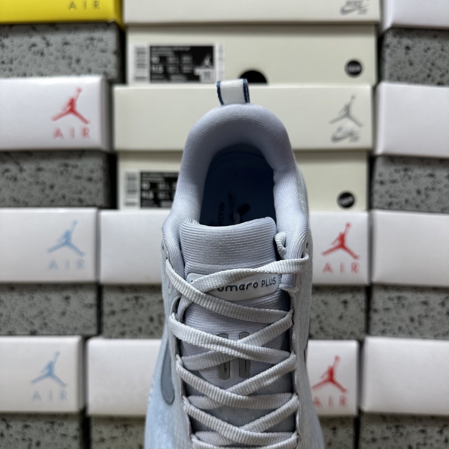 Nike VOMERO 18 HV8150-004 3