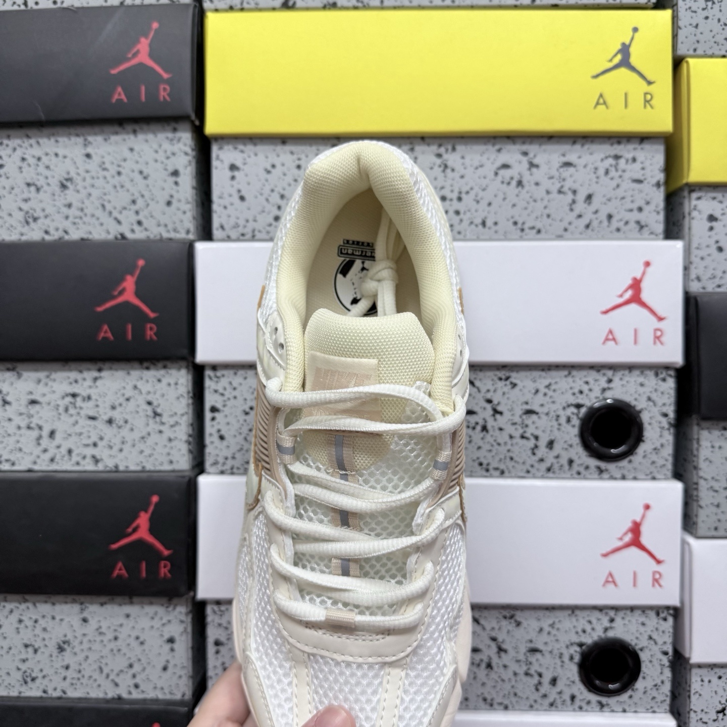 Nike Vomero5 FQ6868-111 3