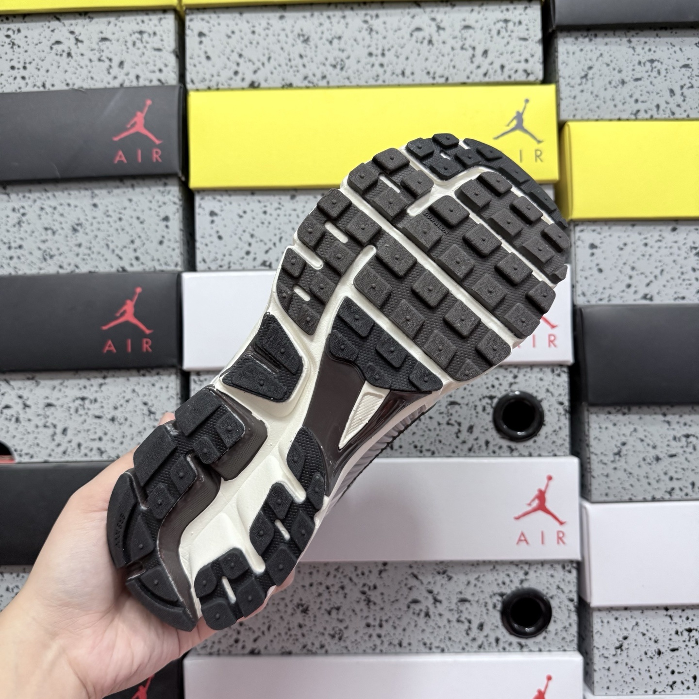 Nike Vomero5 FJ2028-001 manufacturer view 2