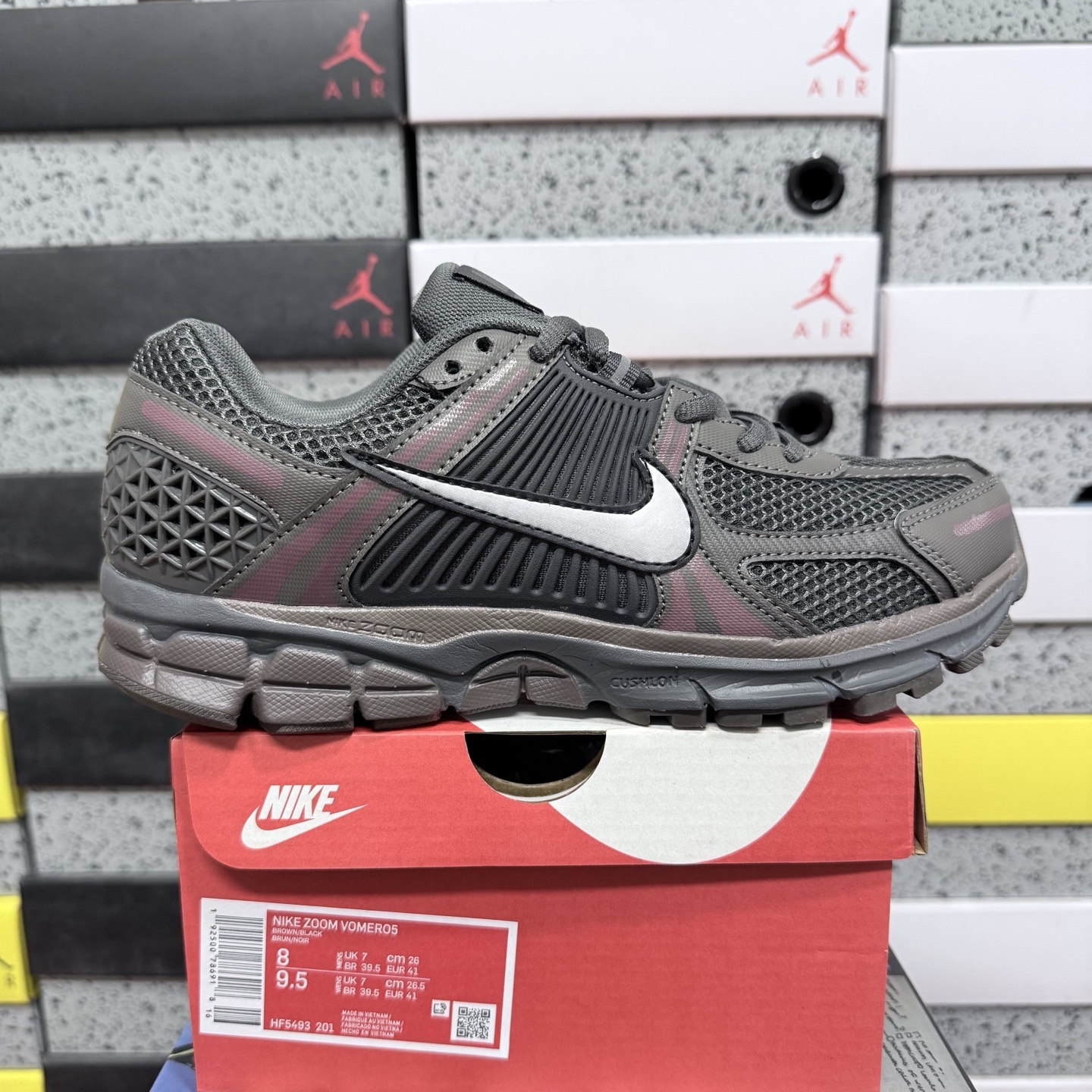 Nike Vomero5 HF5493-201 manufacturer view 1